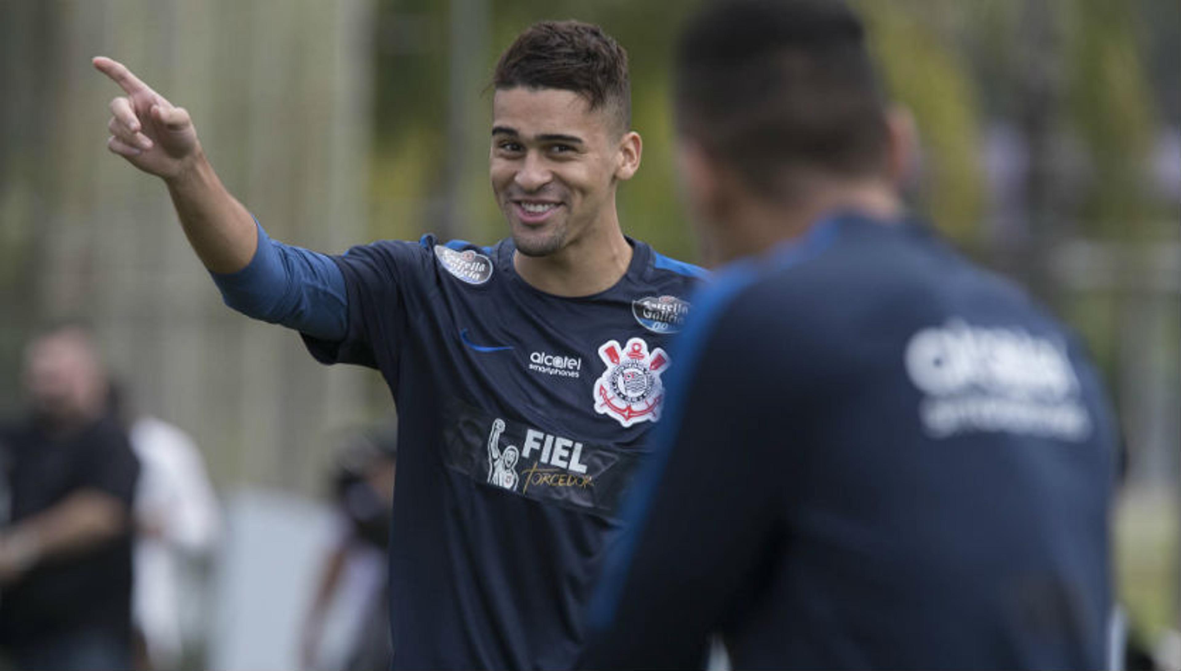 Base forte e treino extra diário: Léo Santos é futuro (e presente) do Timão