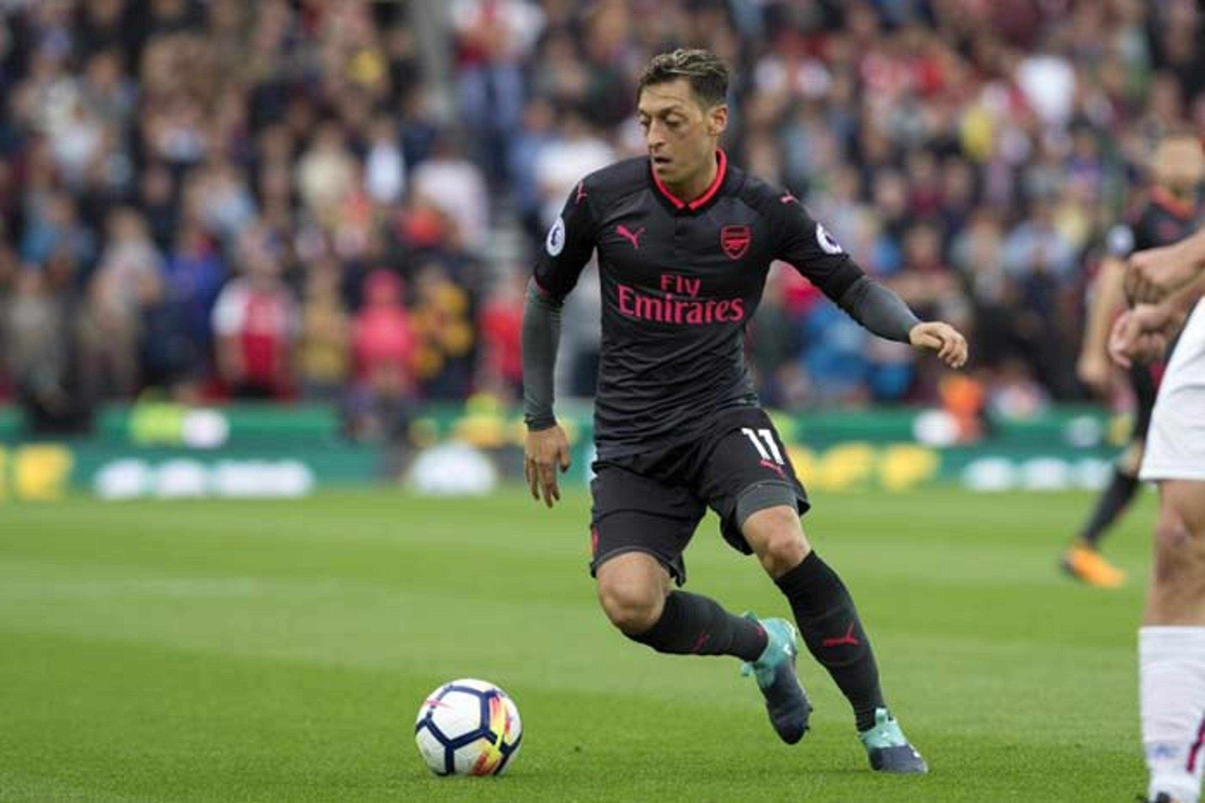 Agente de Özil revela avanço nas conversas por renovação com Arsenal