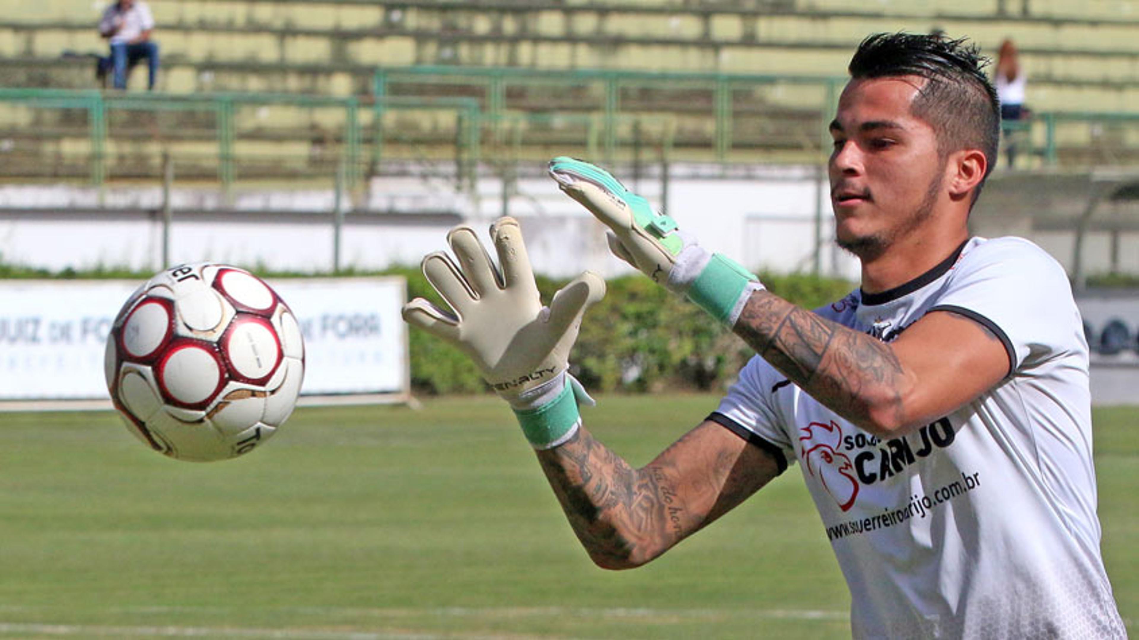 Paulo Henrique comemora momento no Tupi e mostra gratidão ao Goiás