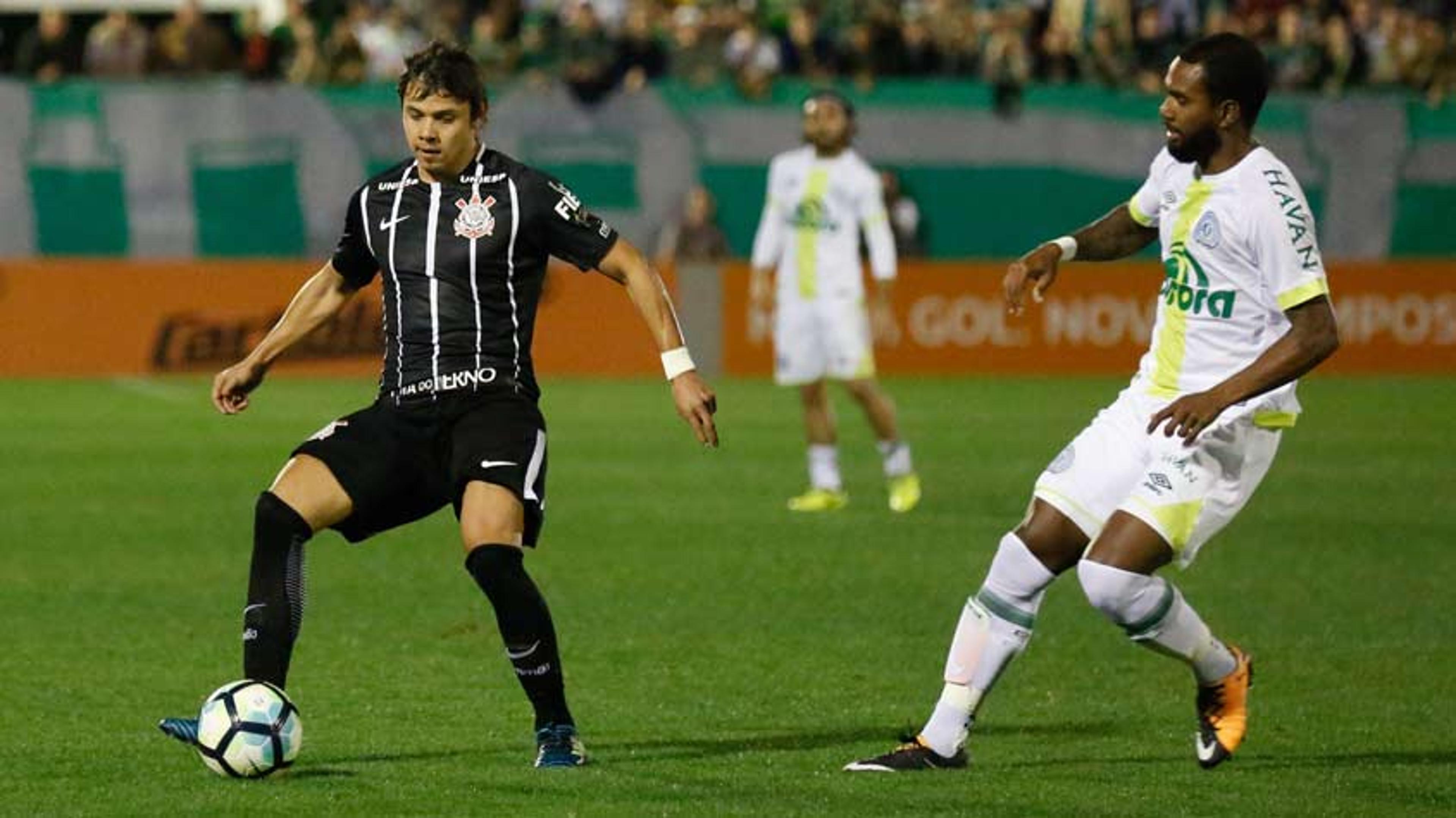 Corinthians perde Romero e Jô, mas já prepara volta de Jadson no sábado