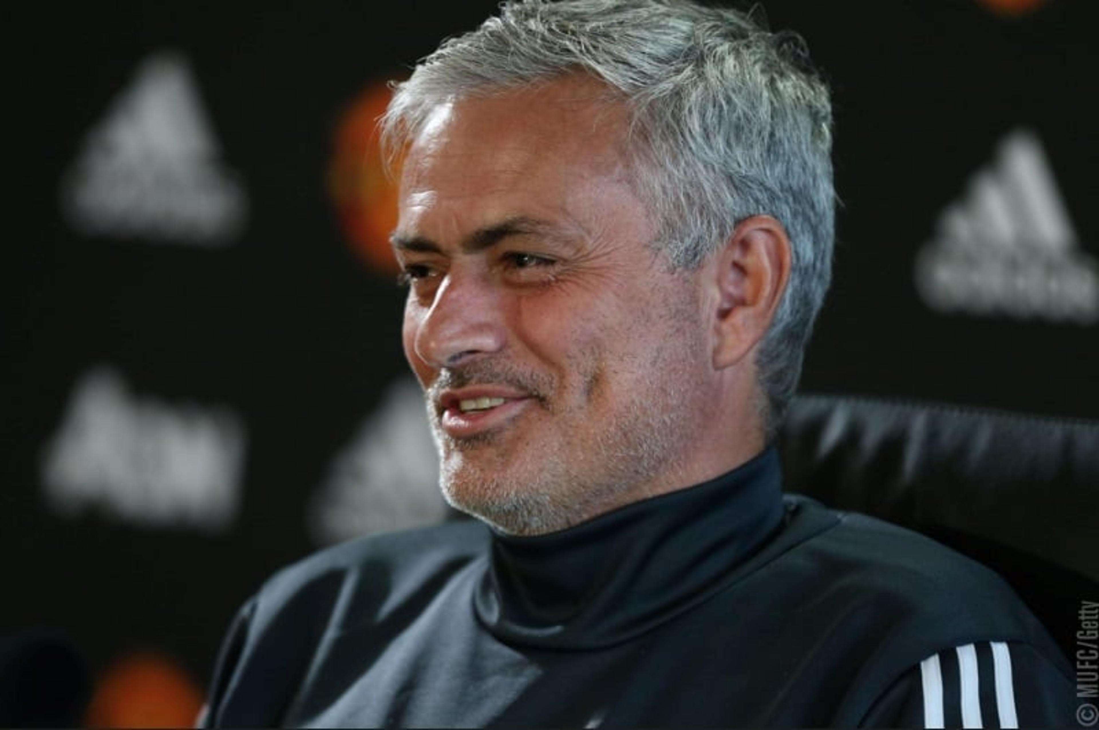 Mourinho recebe homenagem e já é nome de rua em cidade portuguesa