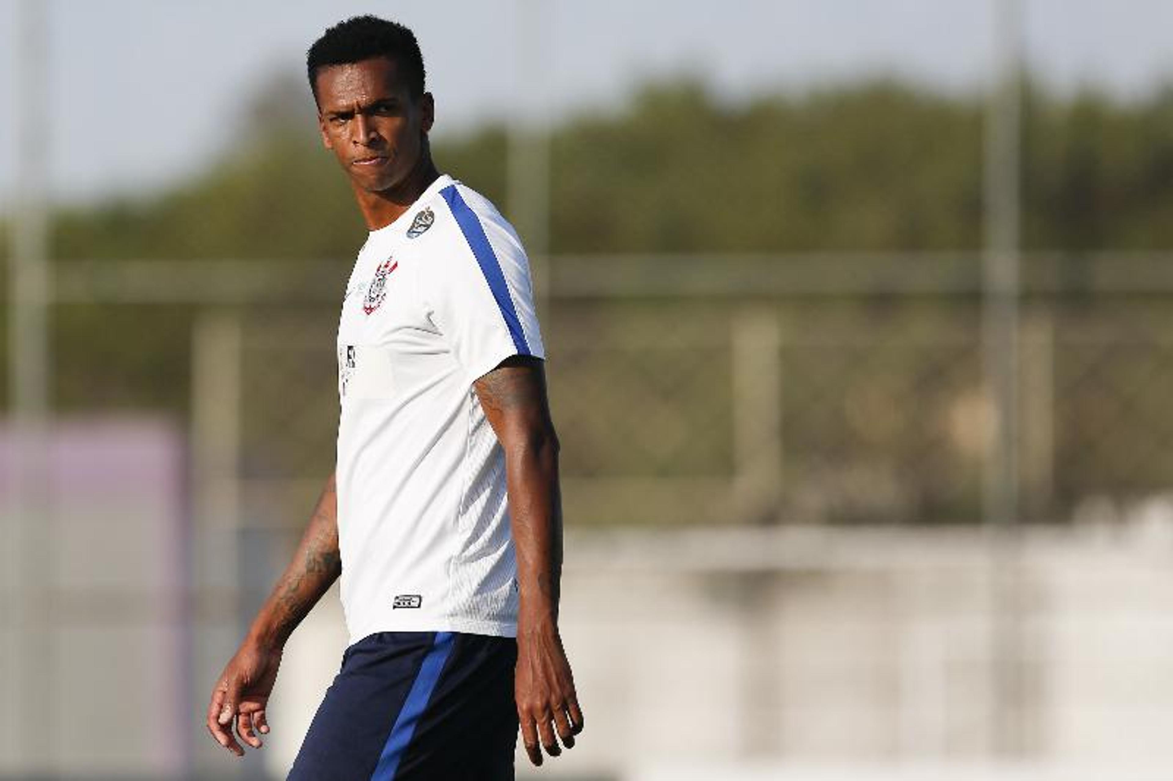 Jô tem lesão muscular e desfalca o Corinthians contra o Cruzeiro