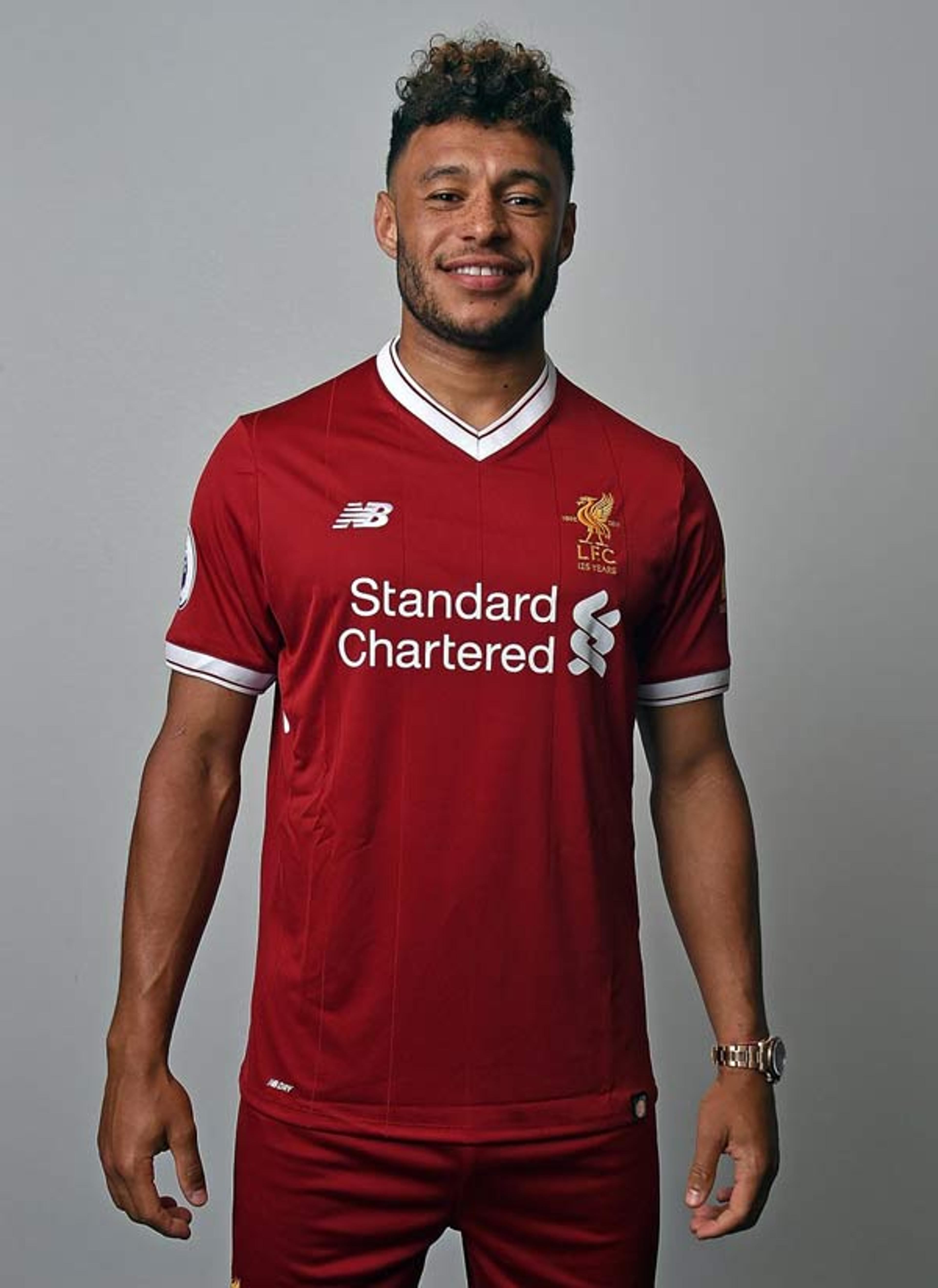 Liverpool confirma chapéu no Chelsea e contrata Chamberlain