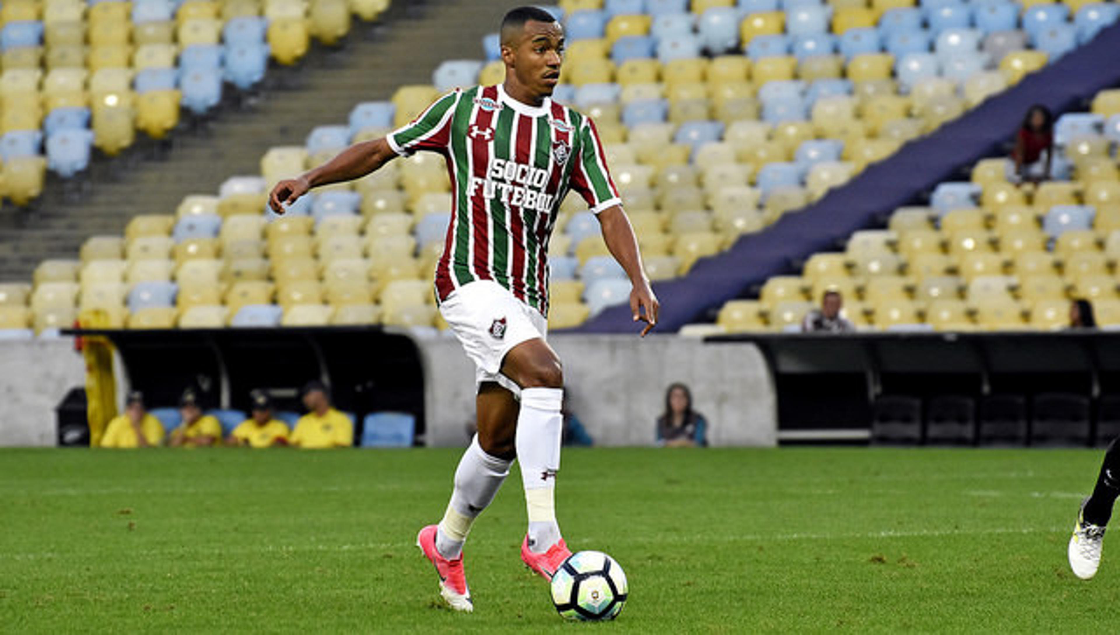 Criciúma contrata por empréstimo jogadores de Fluminense e Atlético