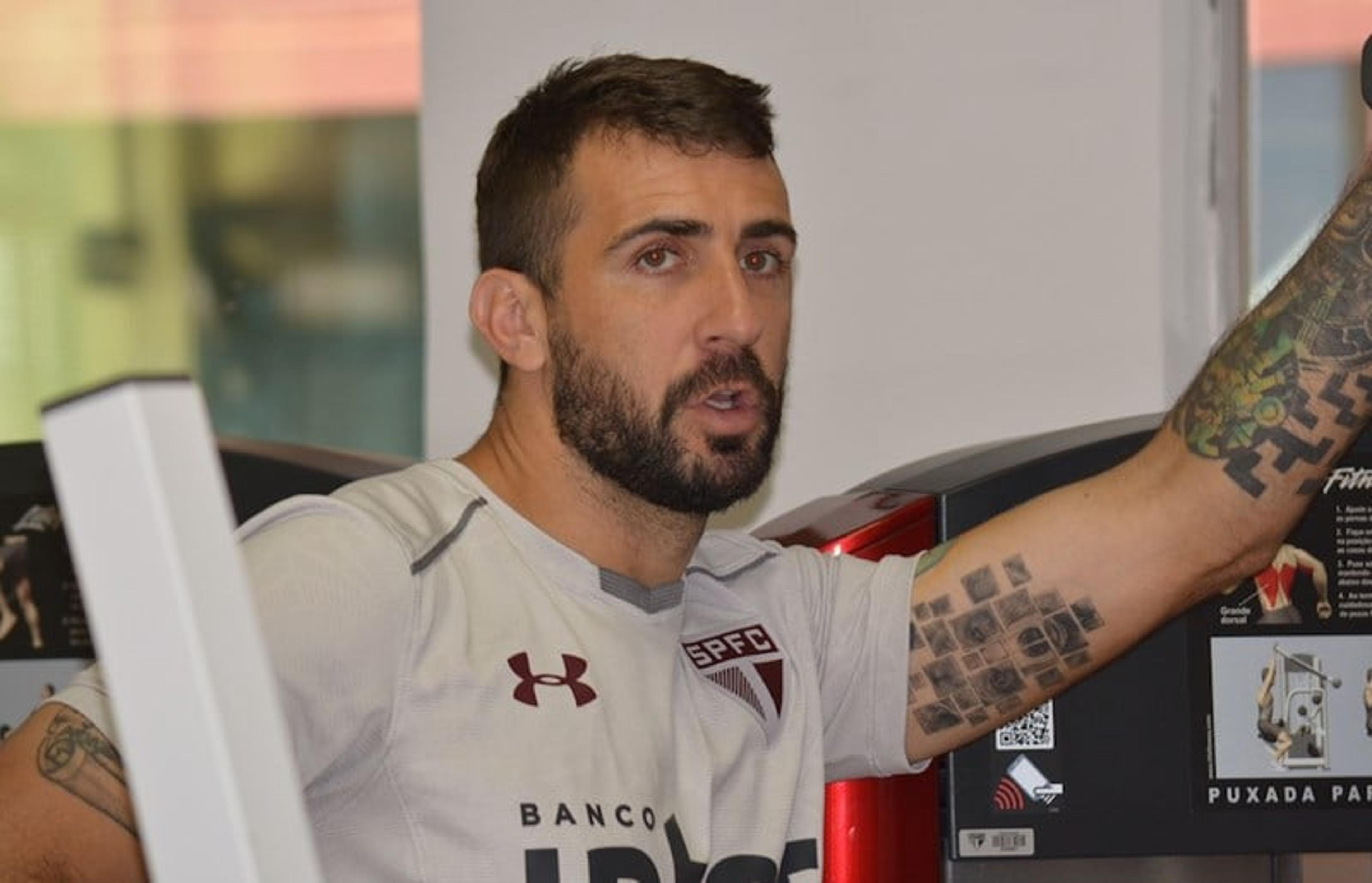 Com dores na coxa direita, Pratto fica fora de reapresentação do São Paulo