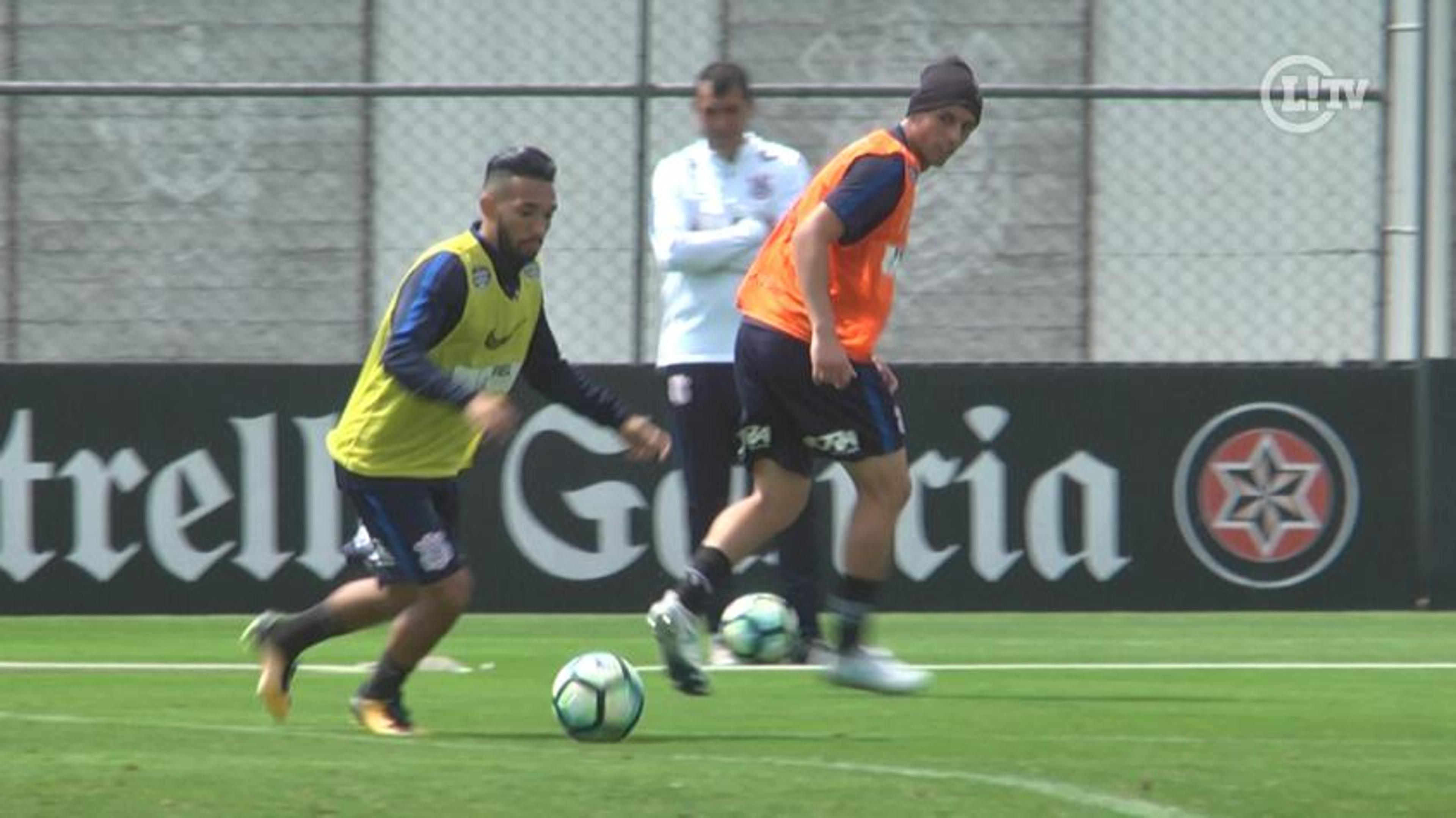 Clayson faz dois golaços no ângulo em treino do Corinthians; veja