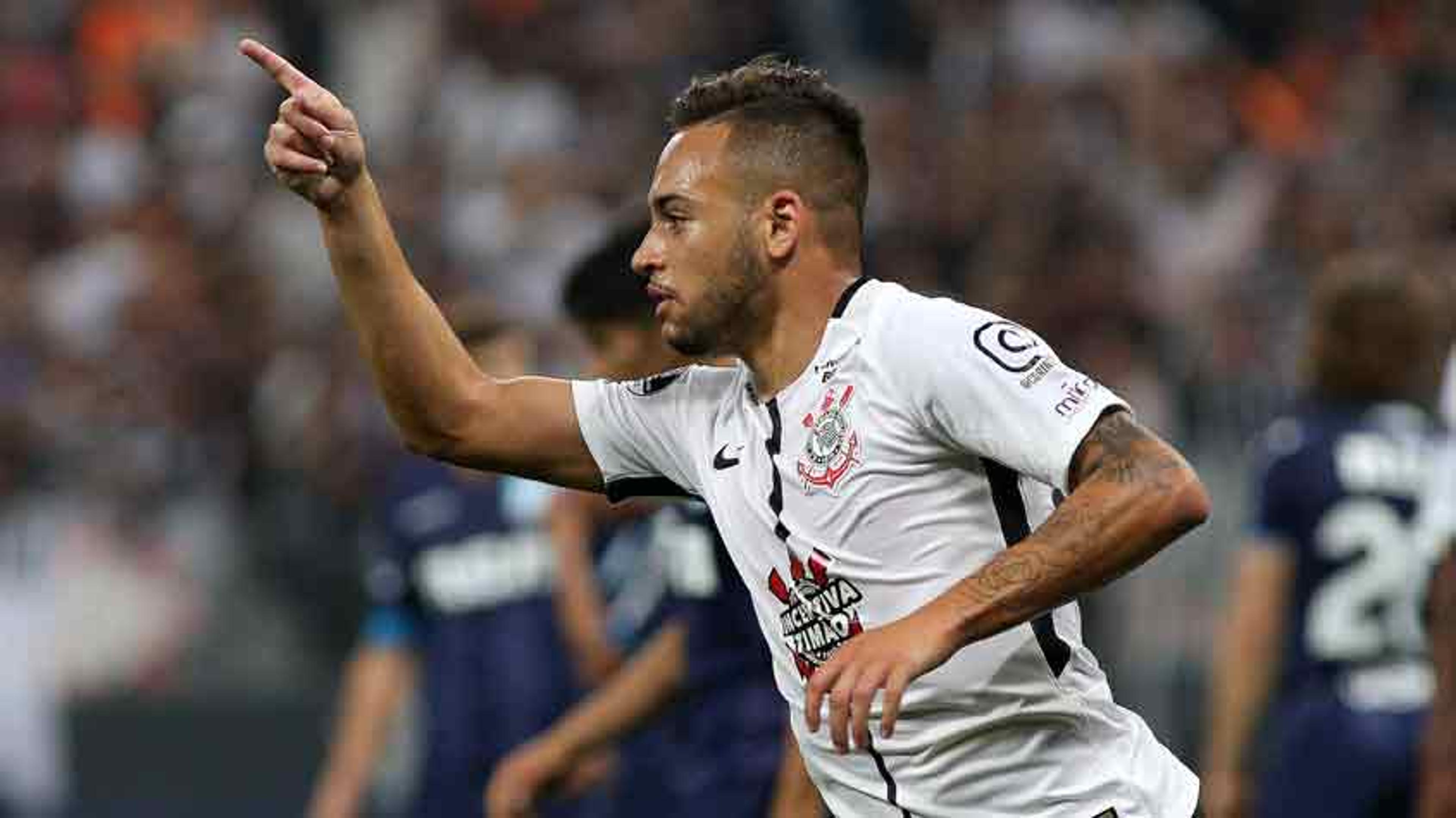 Maycon diz que Corinthians não duvida de si e lamenta desatenção