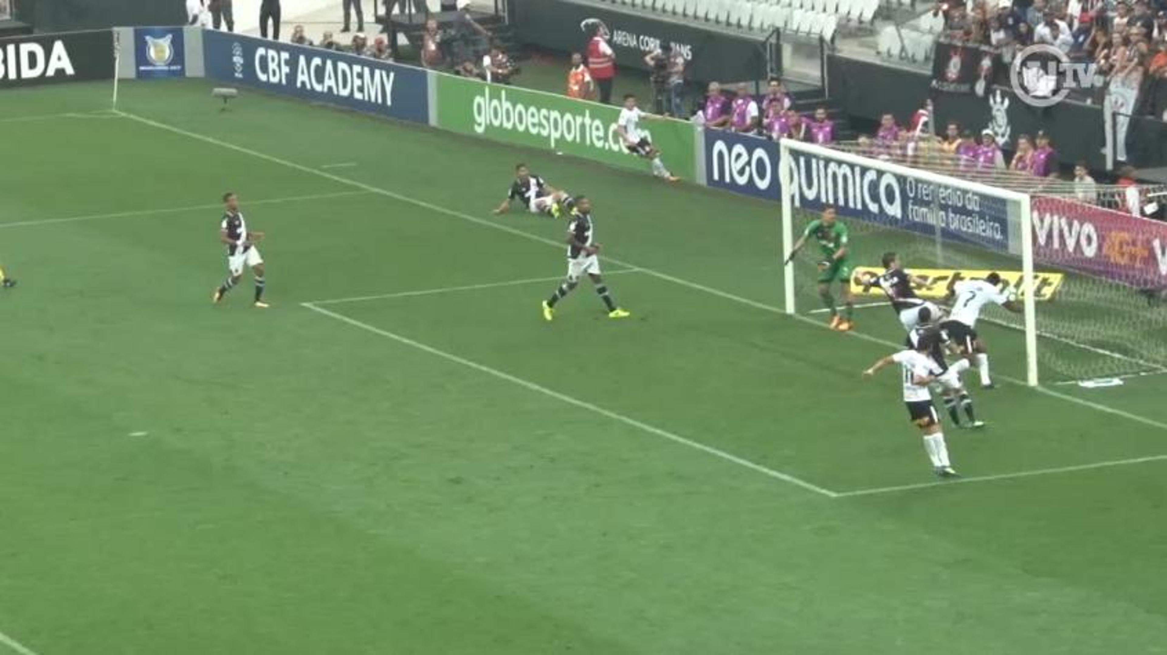 Jô marca gol polêmico na Arena Corinthians; assista