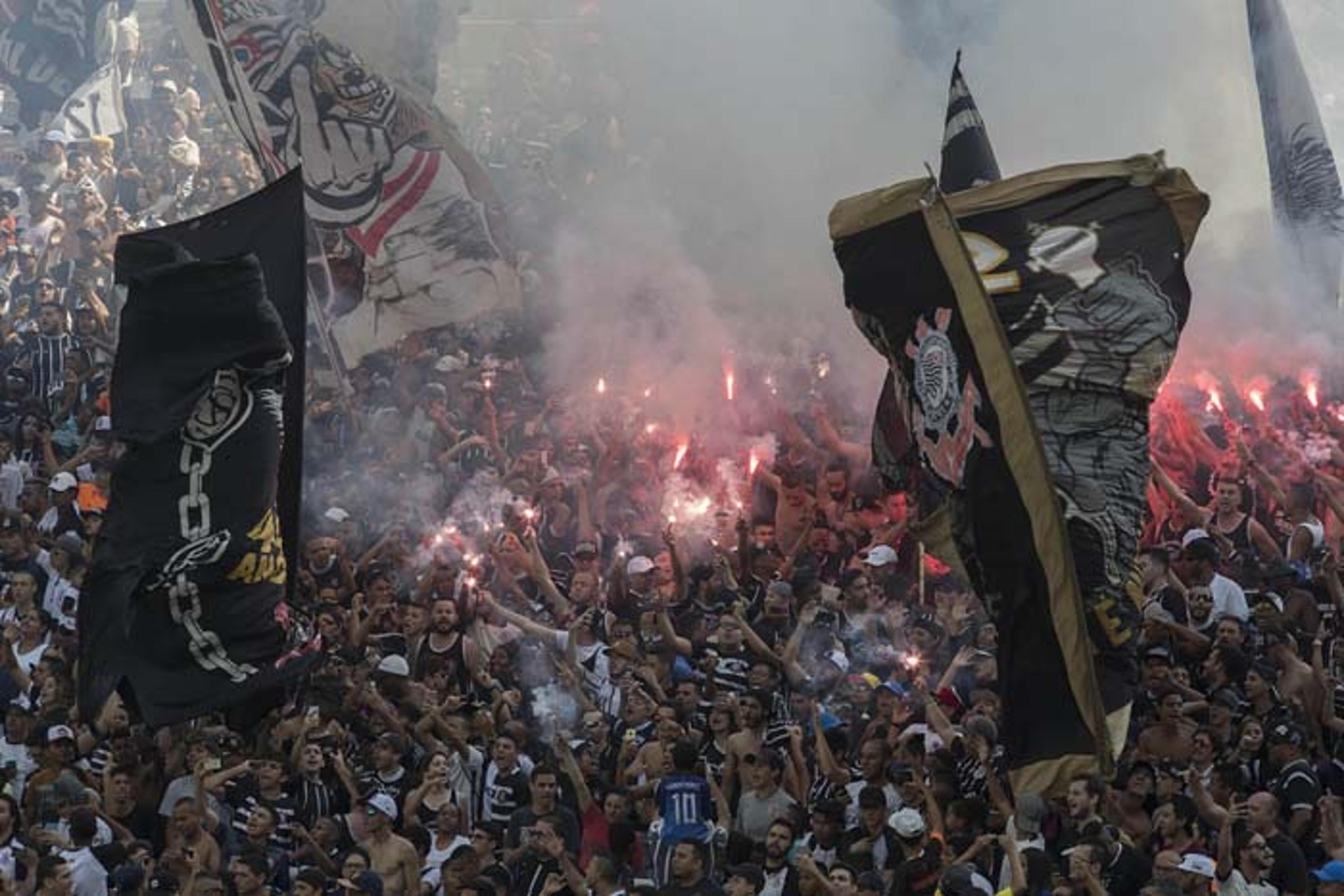 Fiel marca presença na Arena e vê Corinthians definido para o clássico