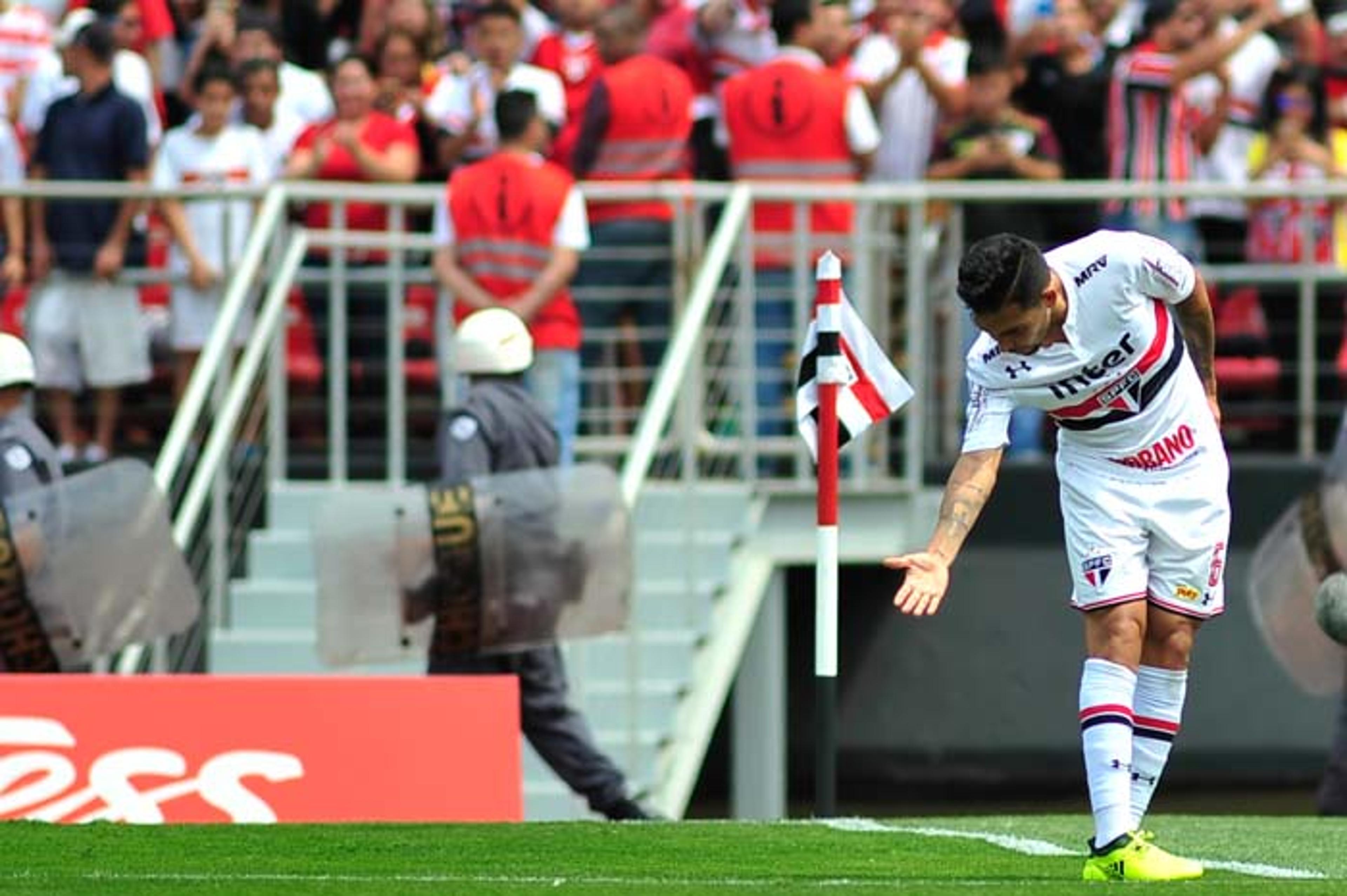 Petros faz gol 2 mil do São Paulo no Brasileirão, mas afirma: ‘Trocaria pela vitória’