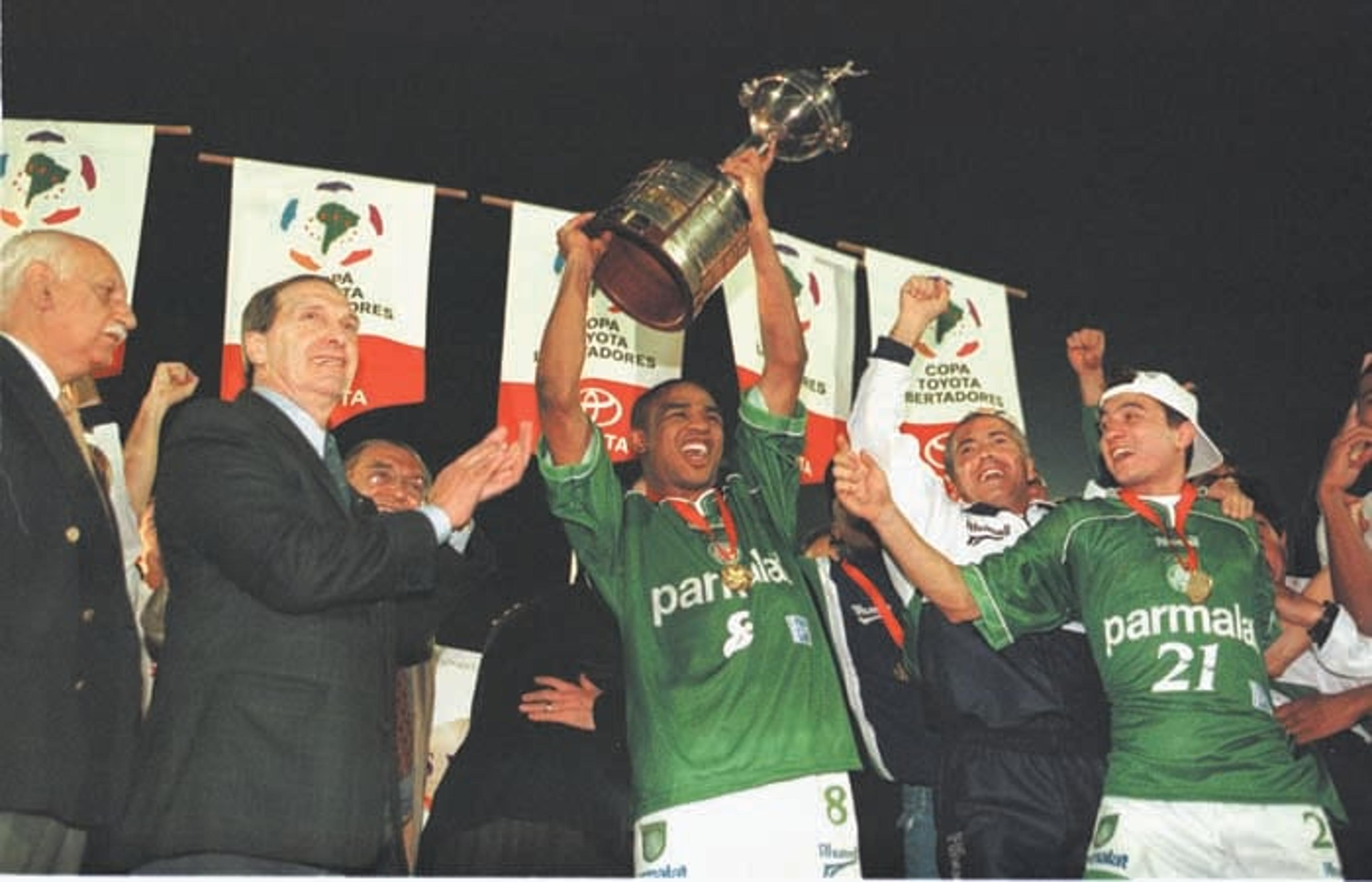 Palmeiras homenageará campeões da Libertadores de 99 em jogo desta 5ª