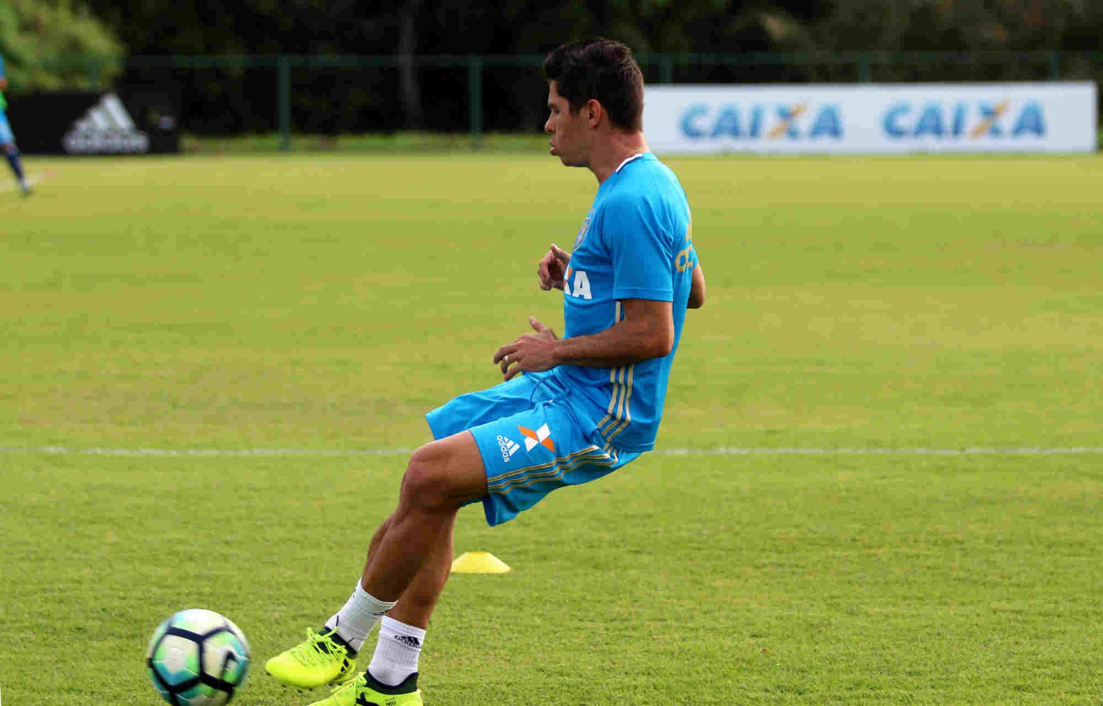 Osvaldo é oferecido ao São Paulo, mas encontra resistência para sua volta