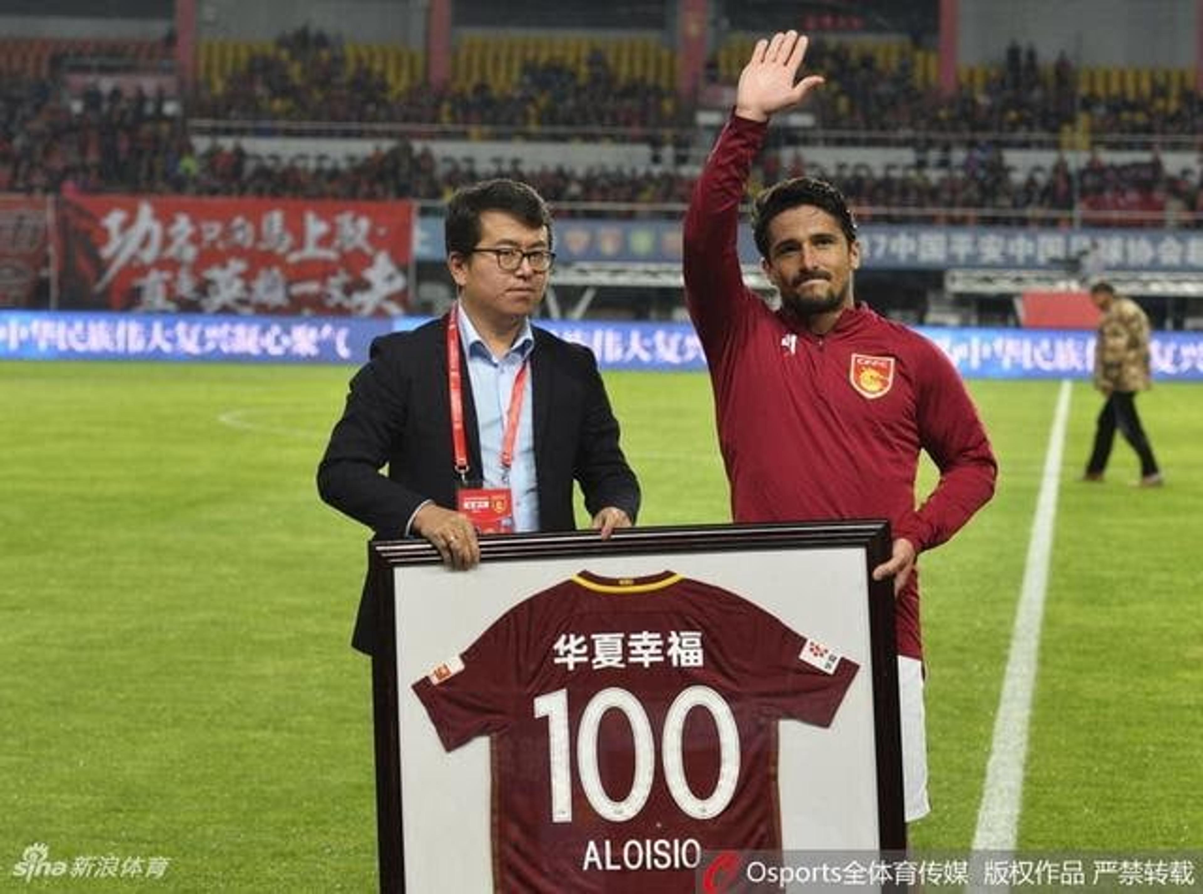 Aloísio completa 100 jogos, faz gol e ajuda o Hebei a vencer na China