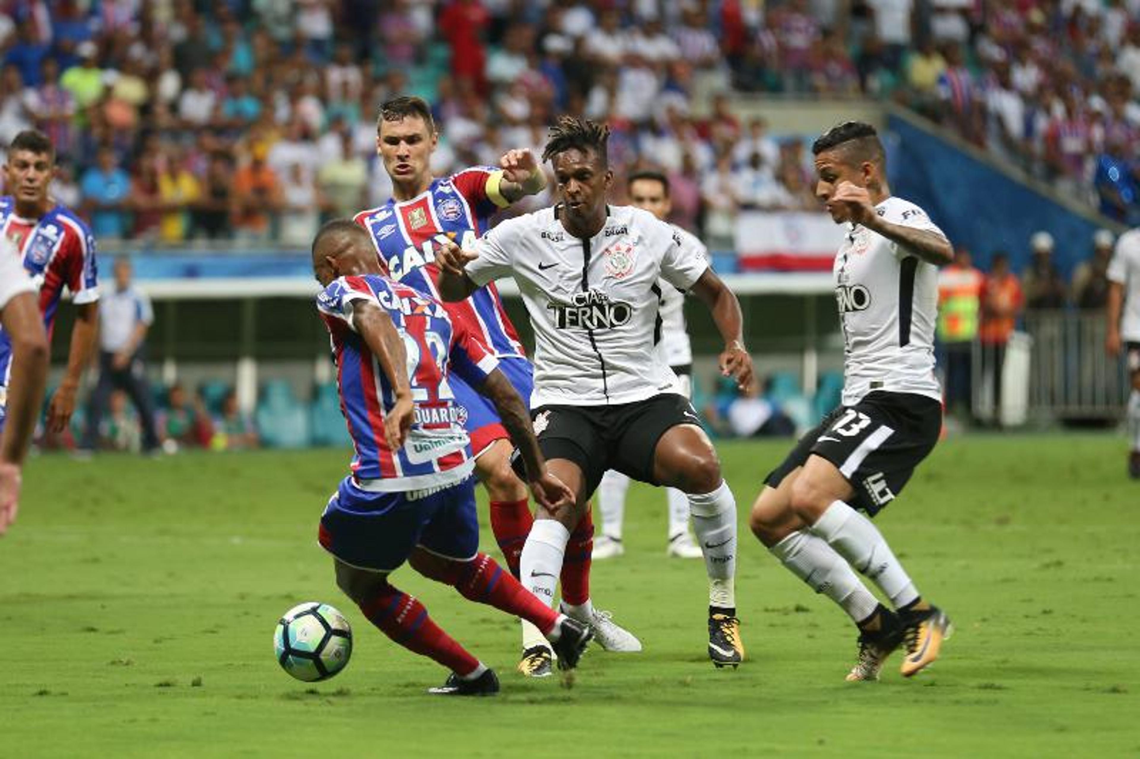 Carille vê jogadores abaixo e não pensa em mudar esquema do Timão