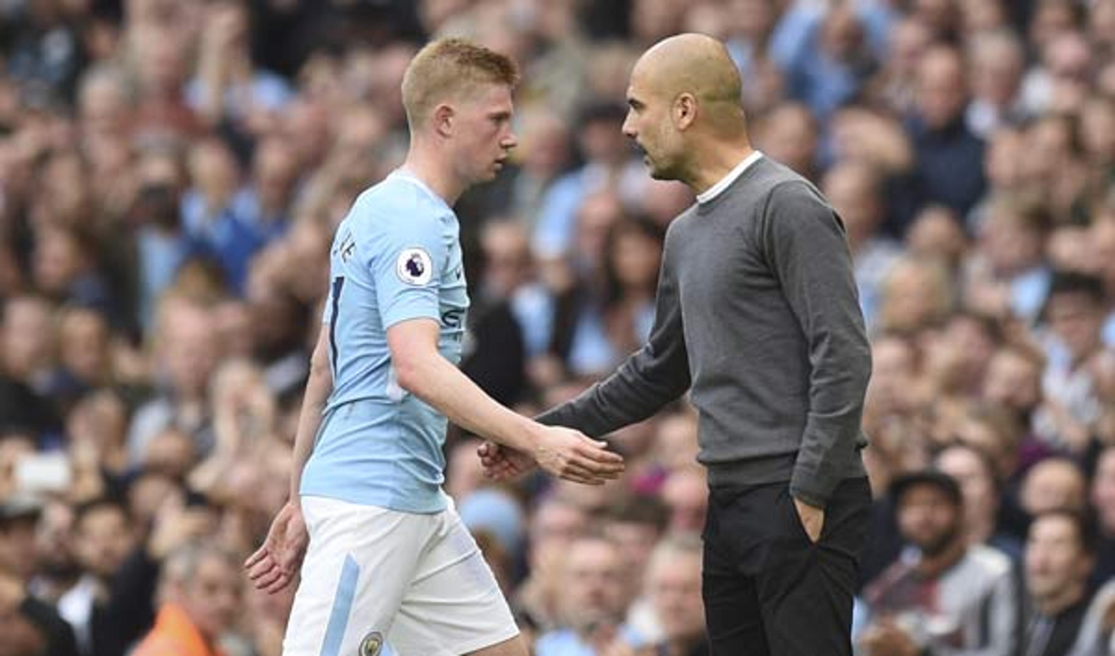 De Bruyne defende Guardiola de acusações de racismo de Yaya Touré