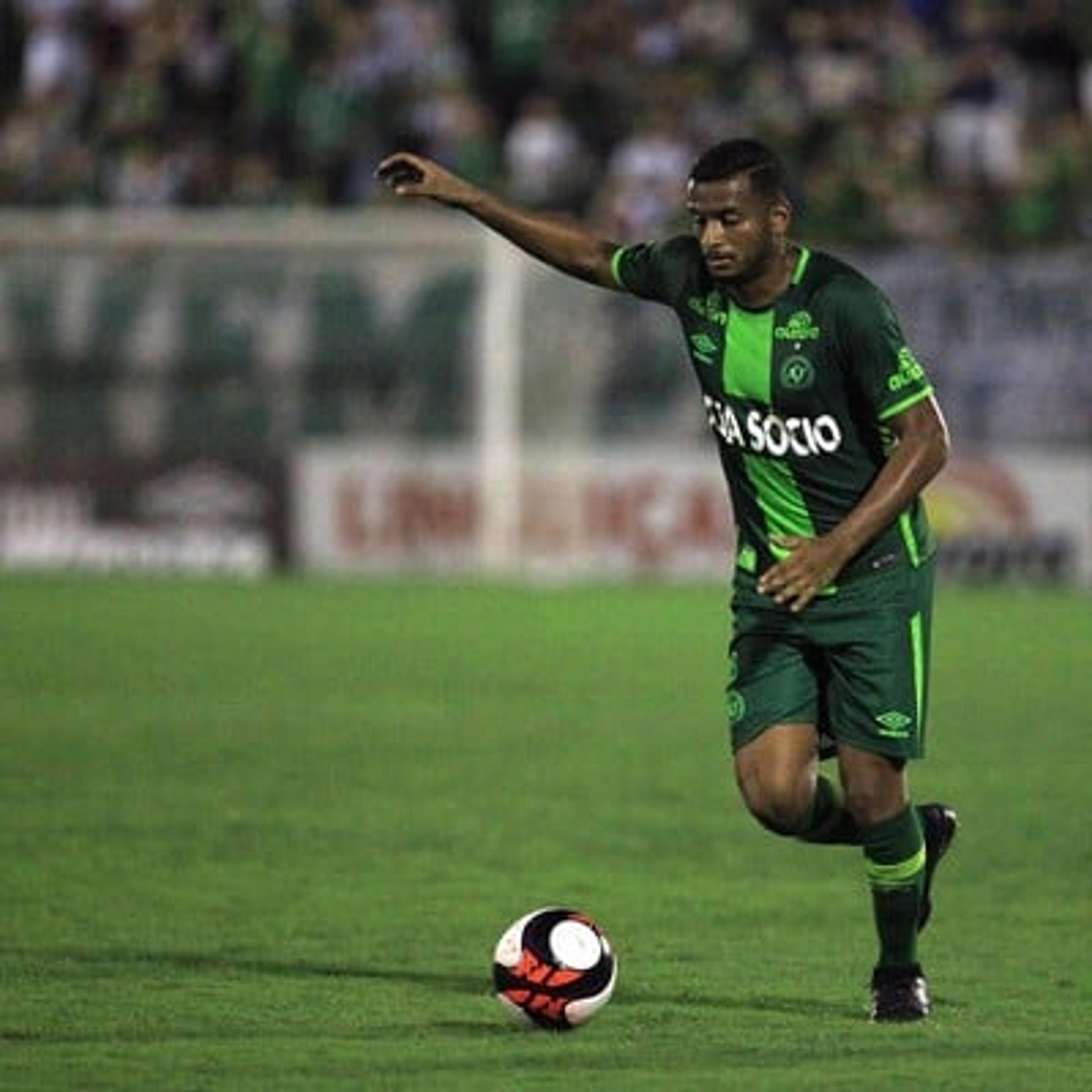 Diretor da Chapecoense exalta lateral Reinaldo: ‘Dos melhores do Brasil’