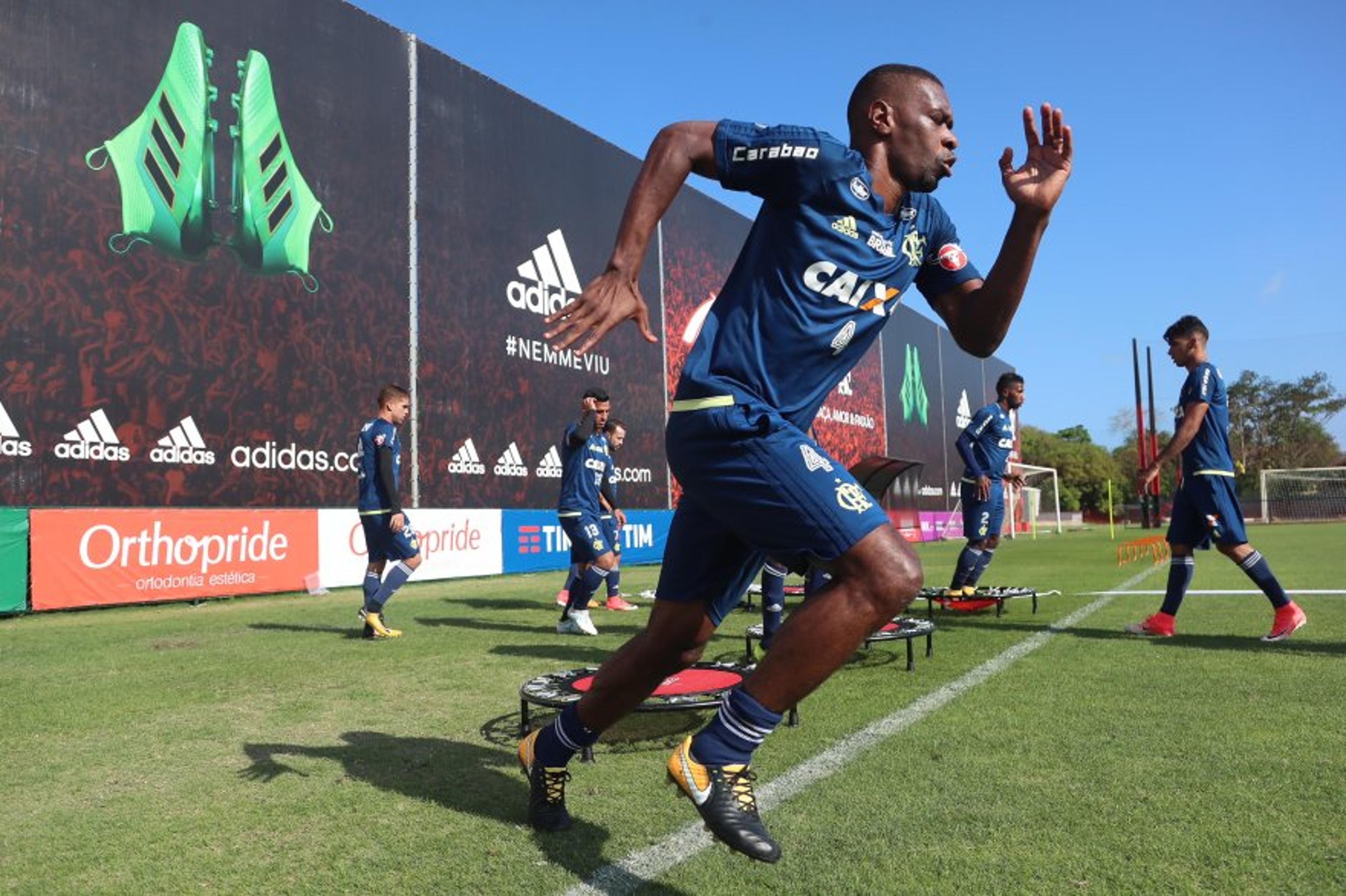 Querendo engrenar, Flamengo recebe o Bahia na Ilha do Urubu