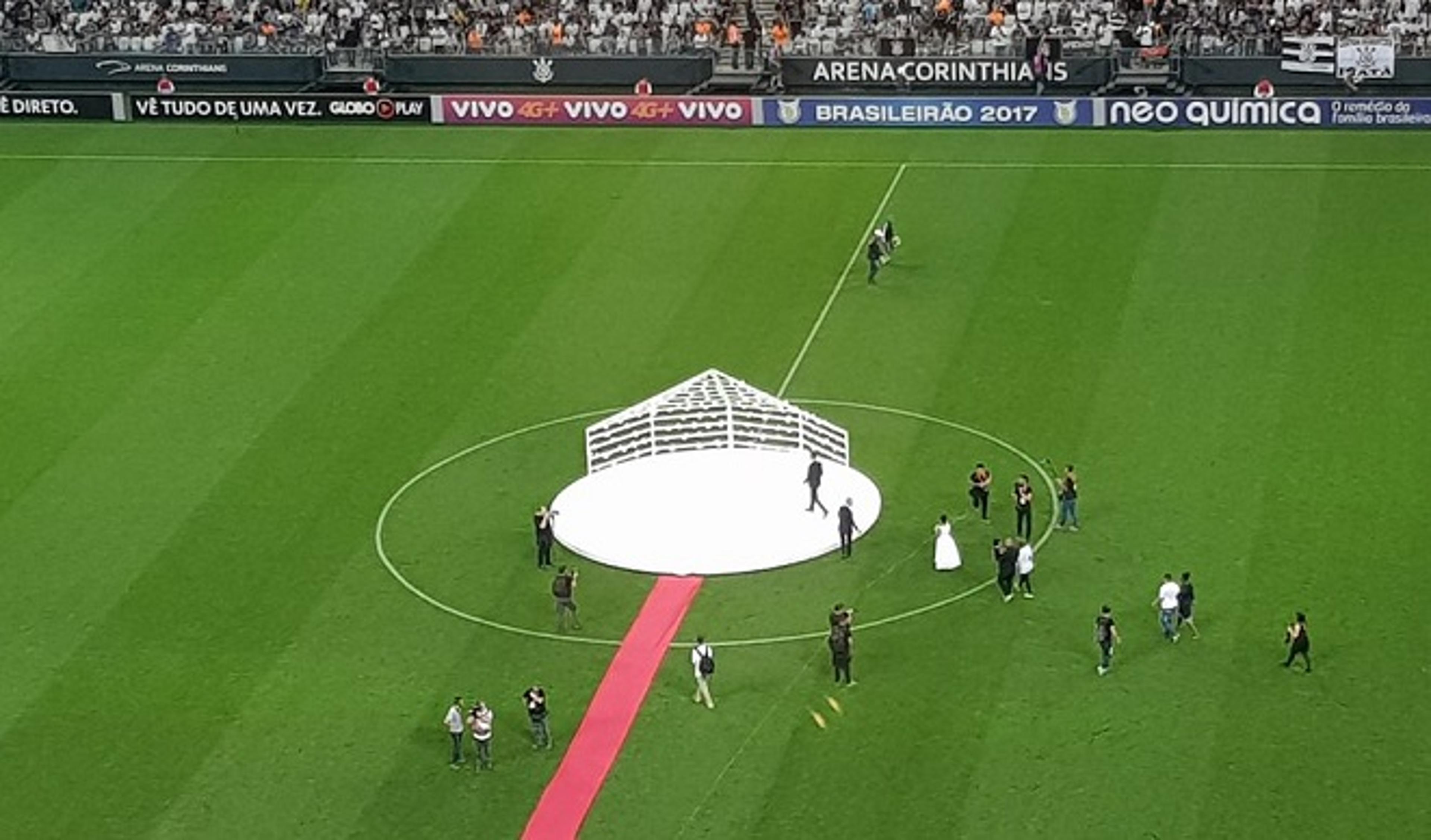 Arena Corinthians recebe casamento no intervalo do jogo contra o Grêmio