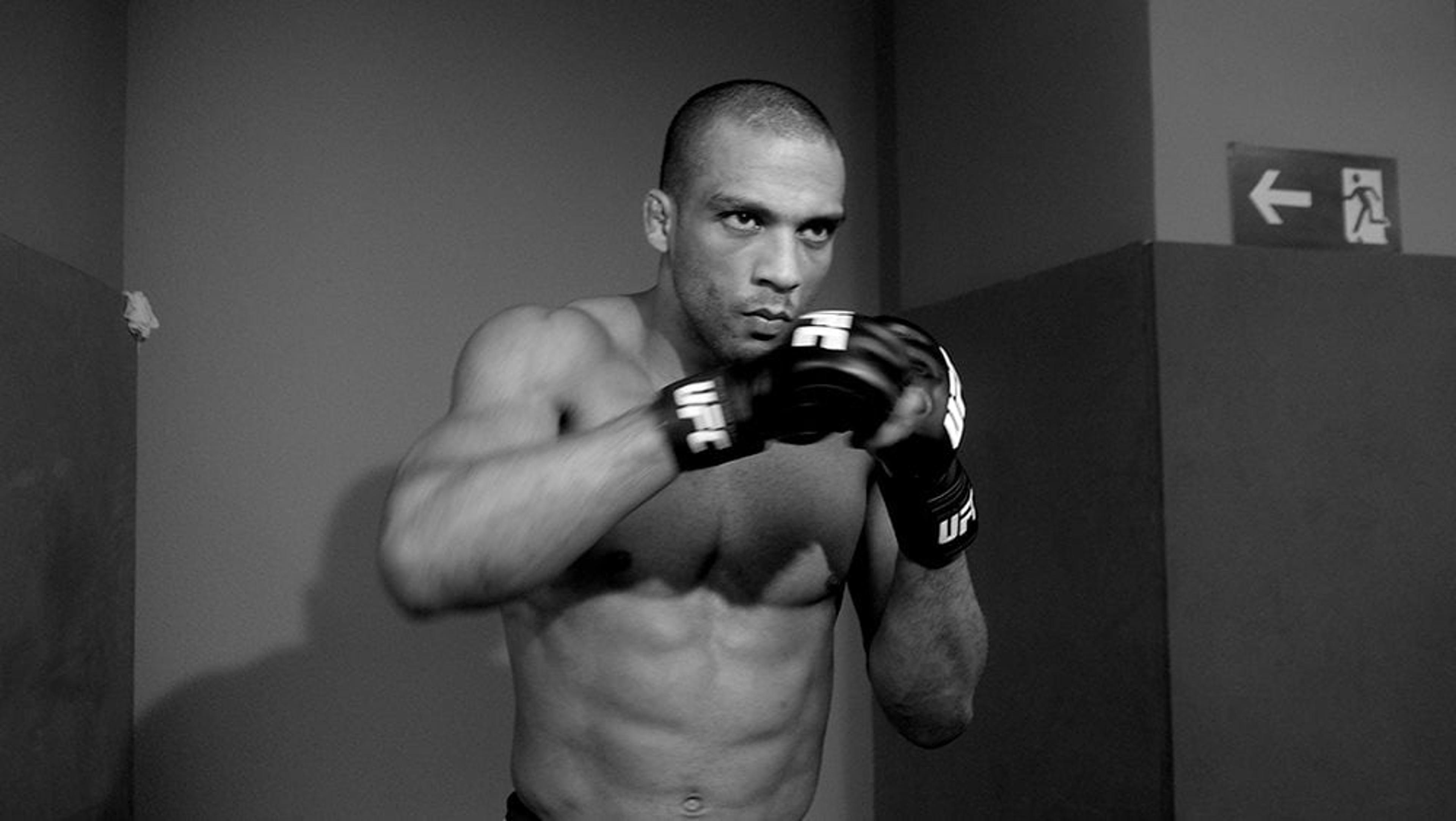 Edson Barboza volta ao UFC contra Kevin Lee, em evento em abril