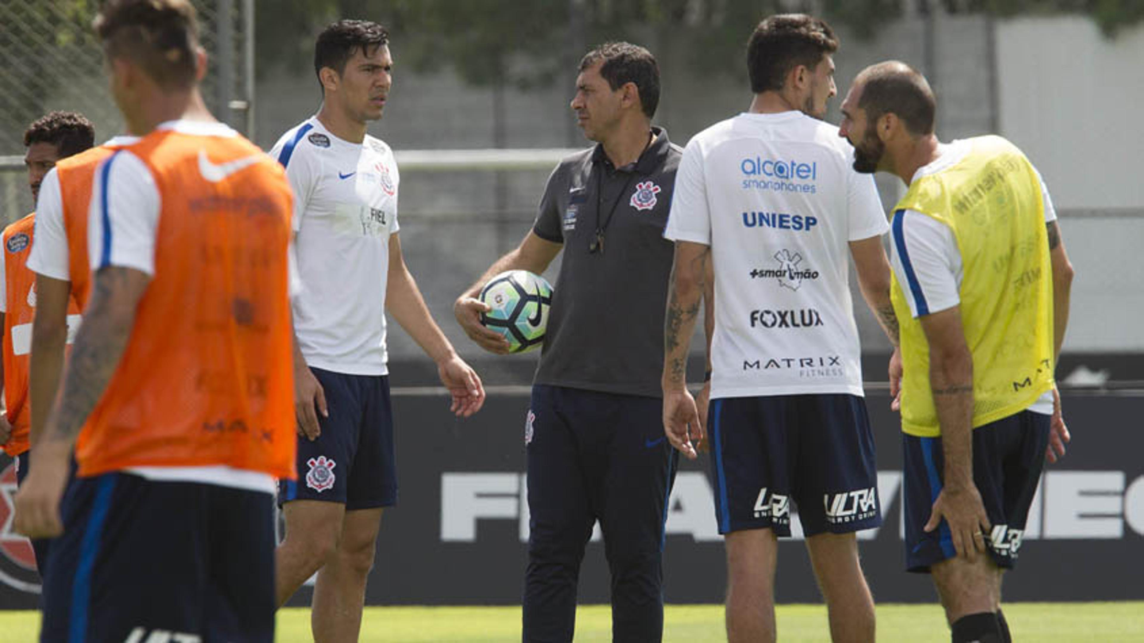 Dupla ‘quase 100%’, treino e atenção: Timão contra pesadelo na bola aérea