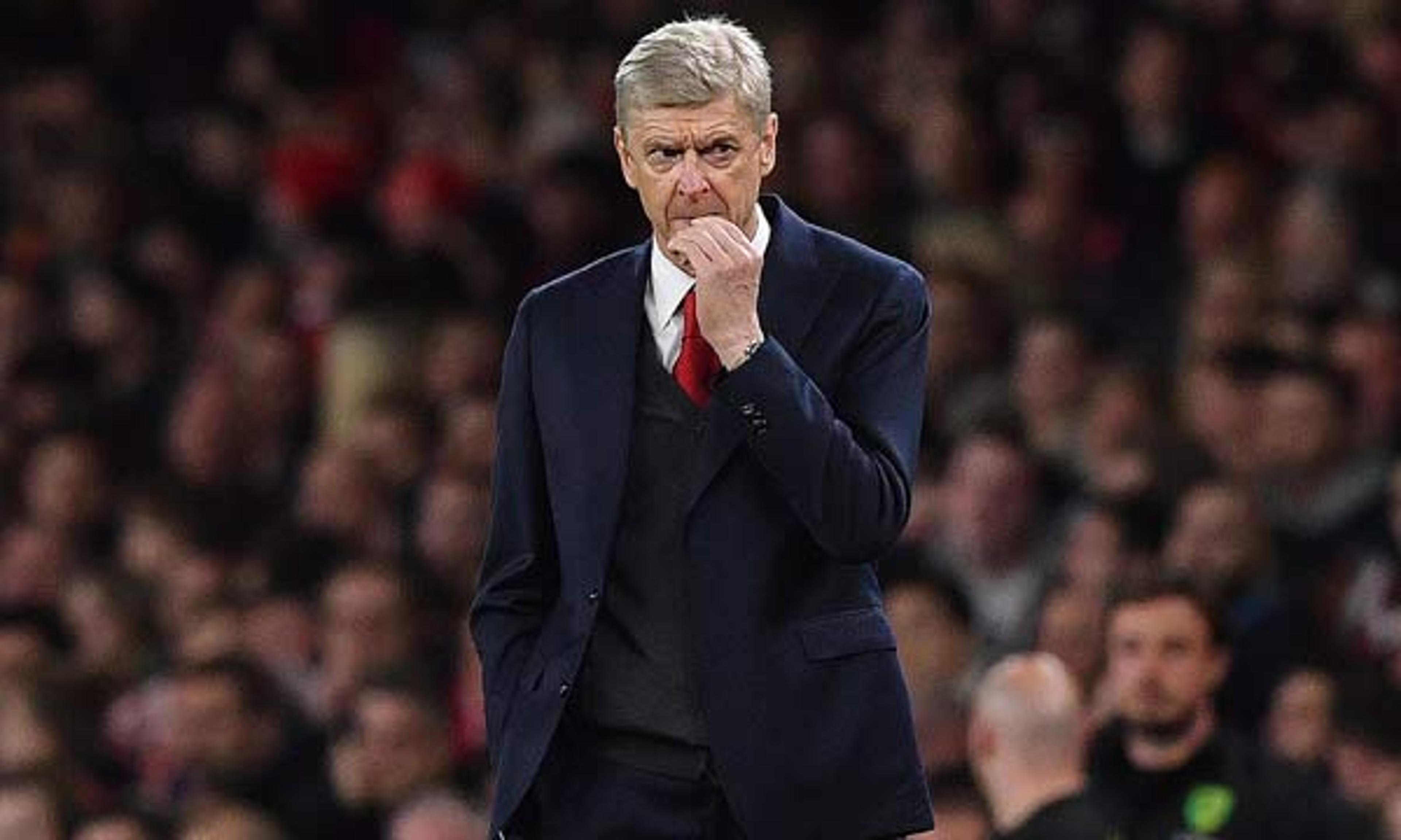 Wenger critica Premier League por não utilizar árbitro de vídeo