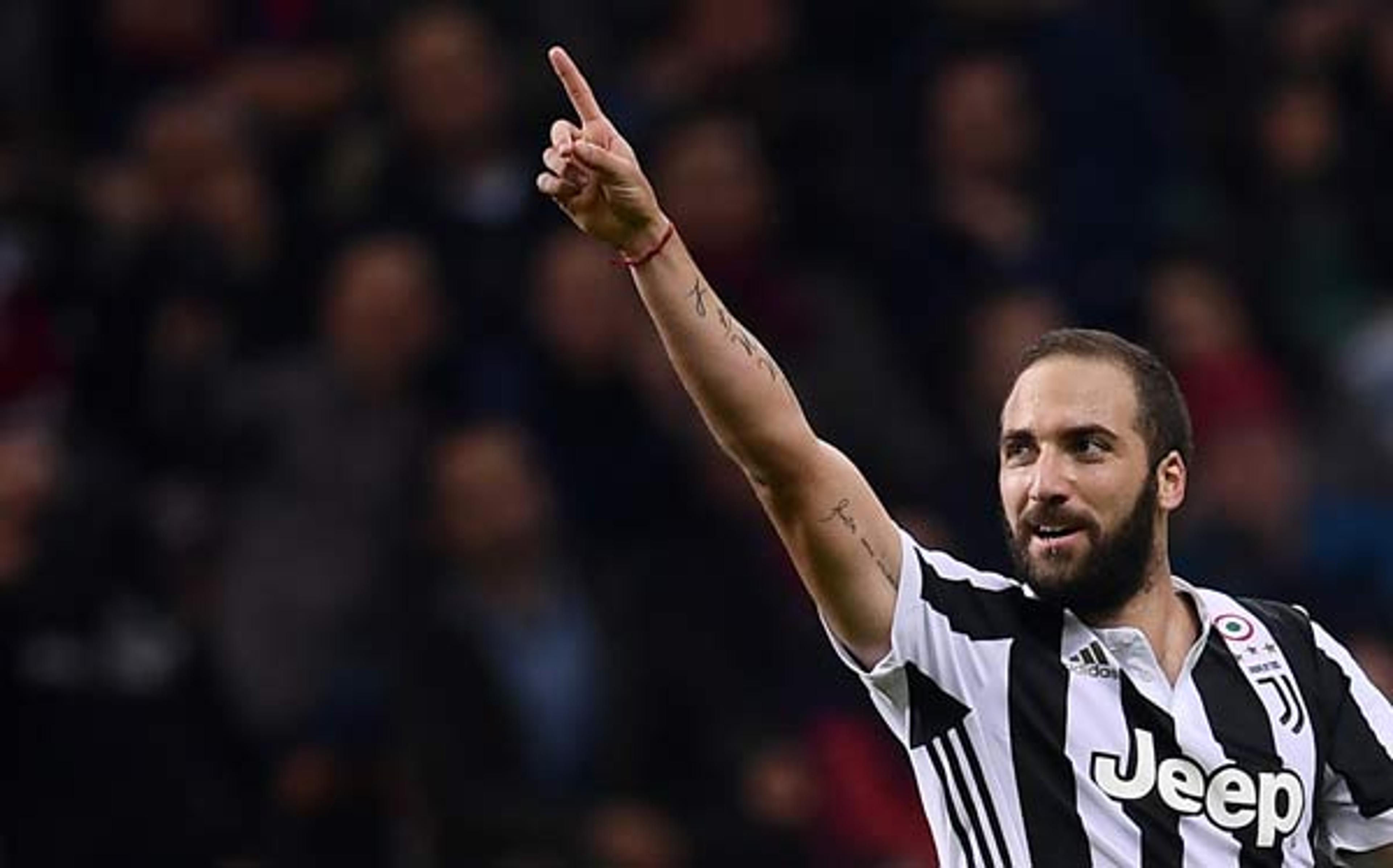 Higuaín decide, e Juventus bate o Milan no clássico italiano