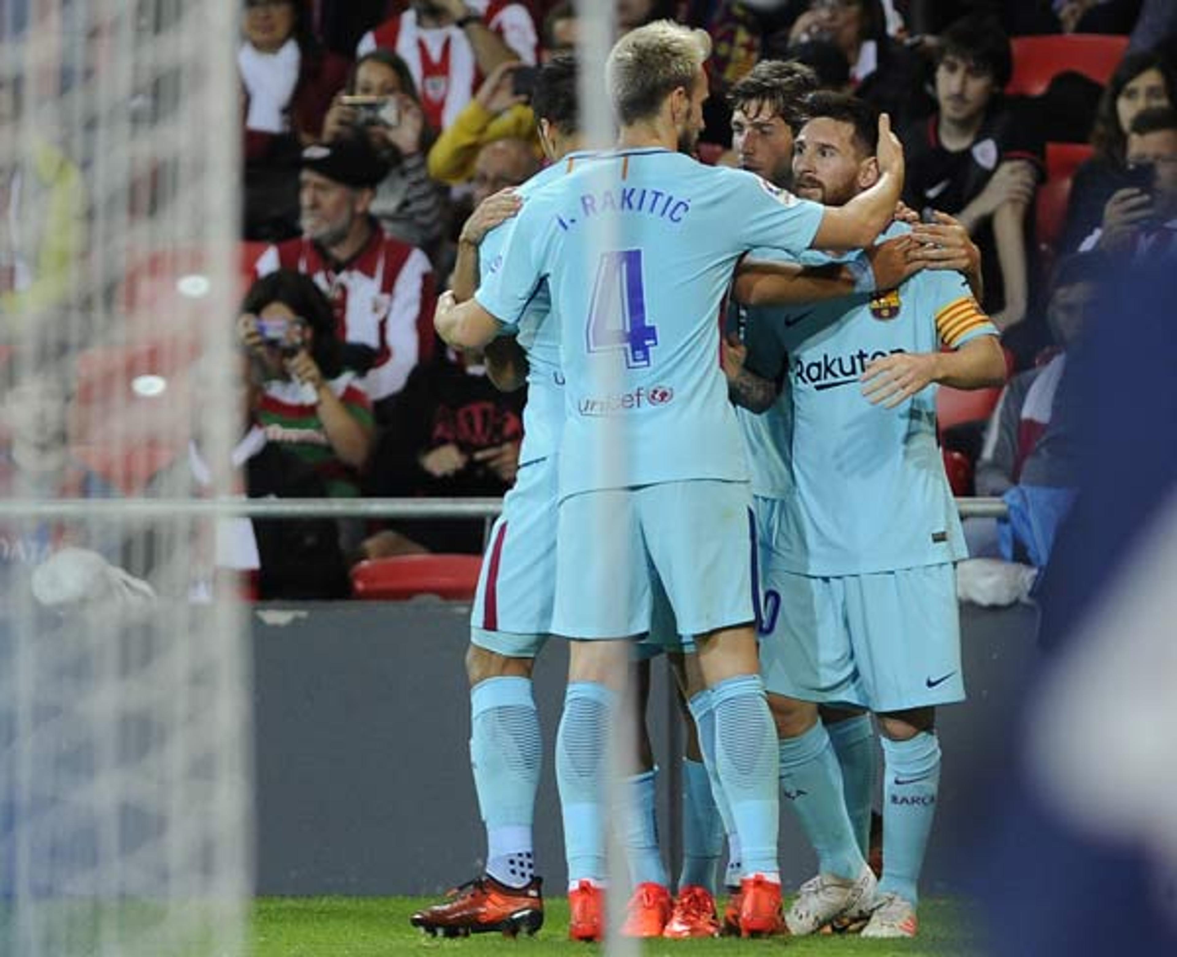 Barcelona vence o Athletic Bilbao com gols de Messi e Paulinho