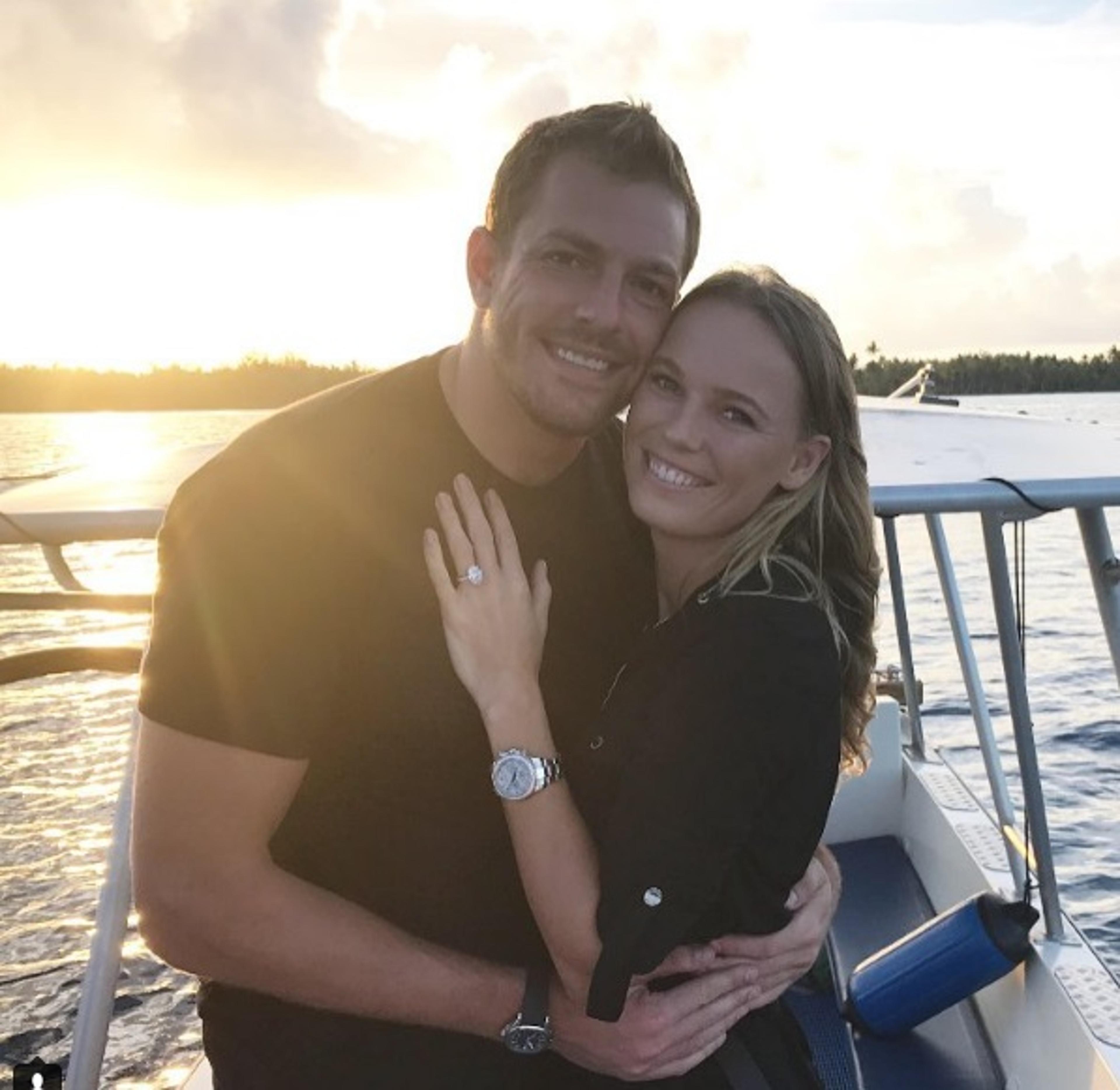 Caroline Wozniacki e David Lee anunciam noivado nas redes sociais