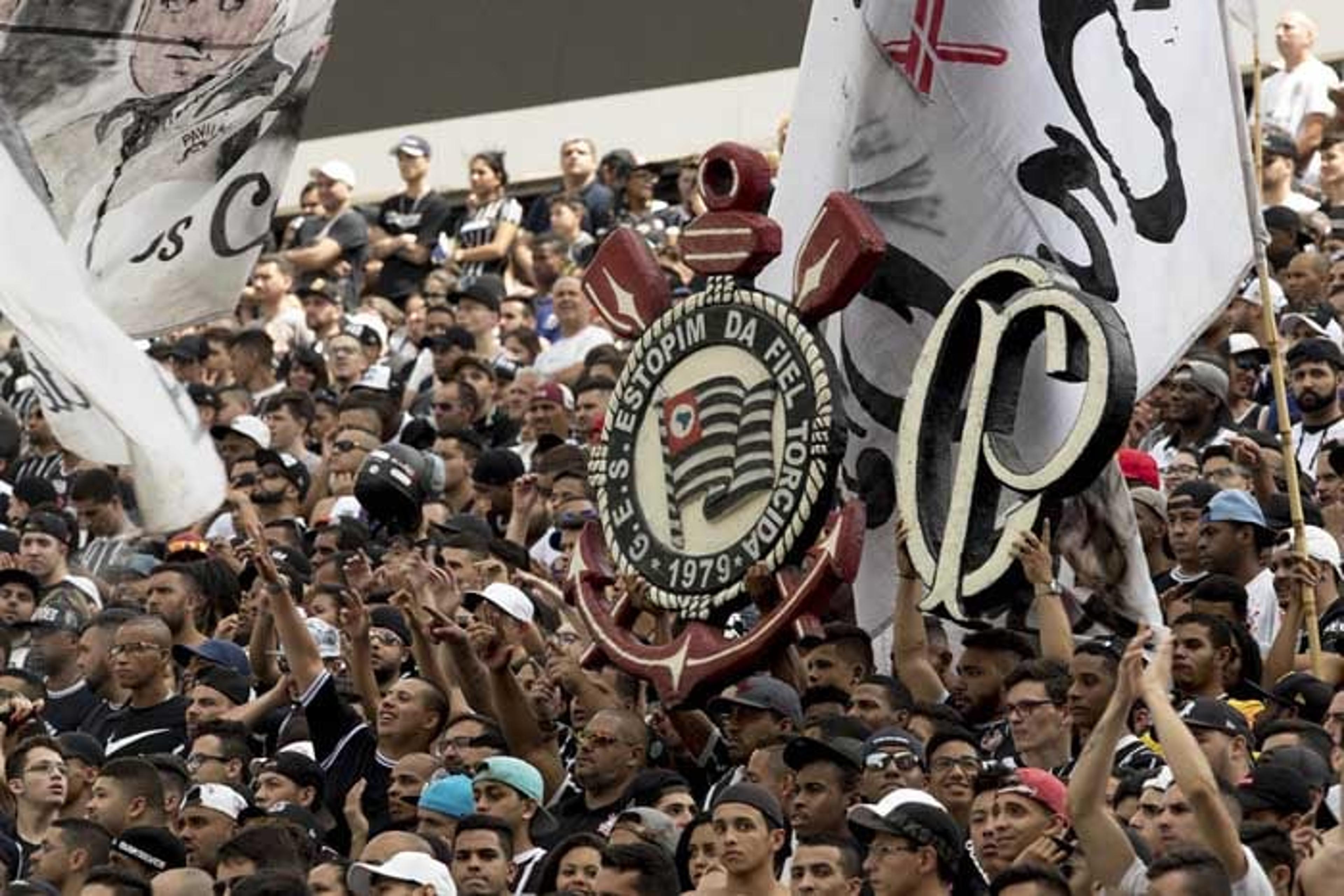 Em carta à Conmebol, Corinthians defende bandeirões e fogos festivos