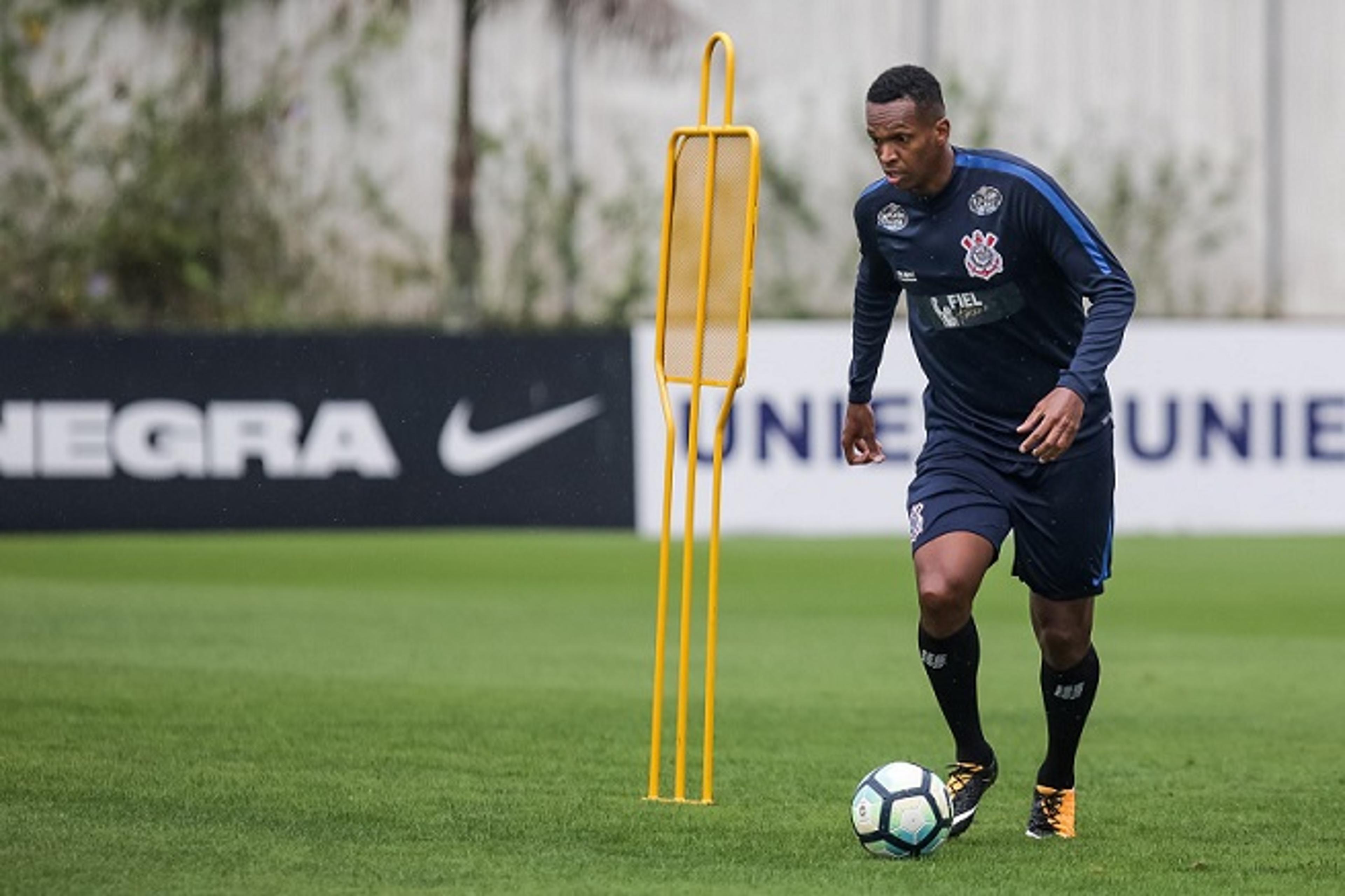 Com Jô de volta, Corinthians inicia preparação para possível jogo da taça