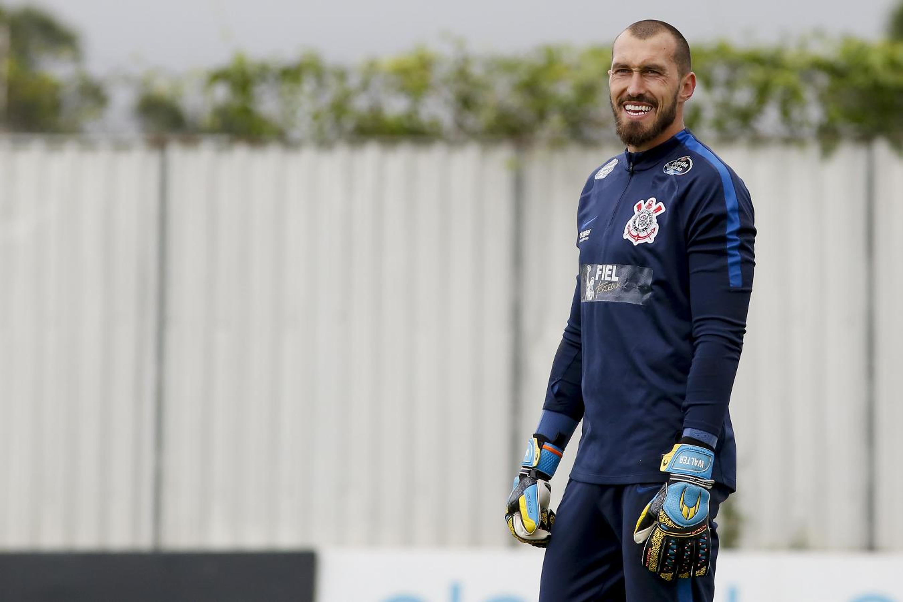 Em alta, goleiro do Corinthians alerta para força de ‘Diegos’ do Flamengo