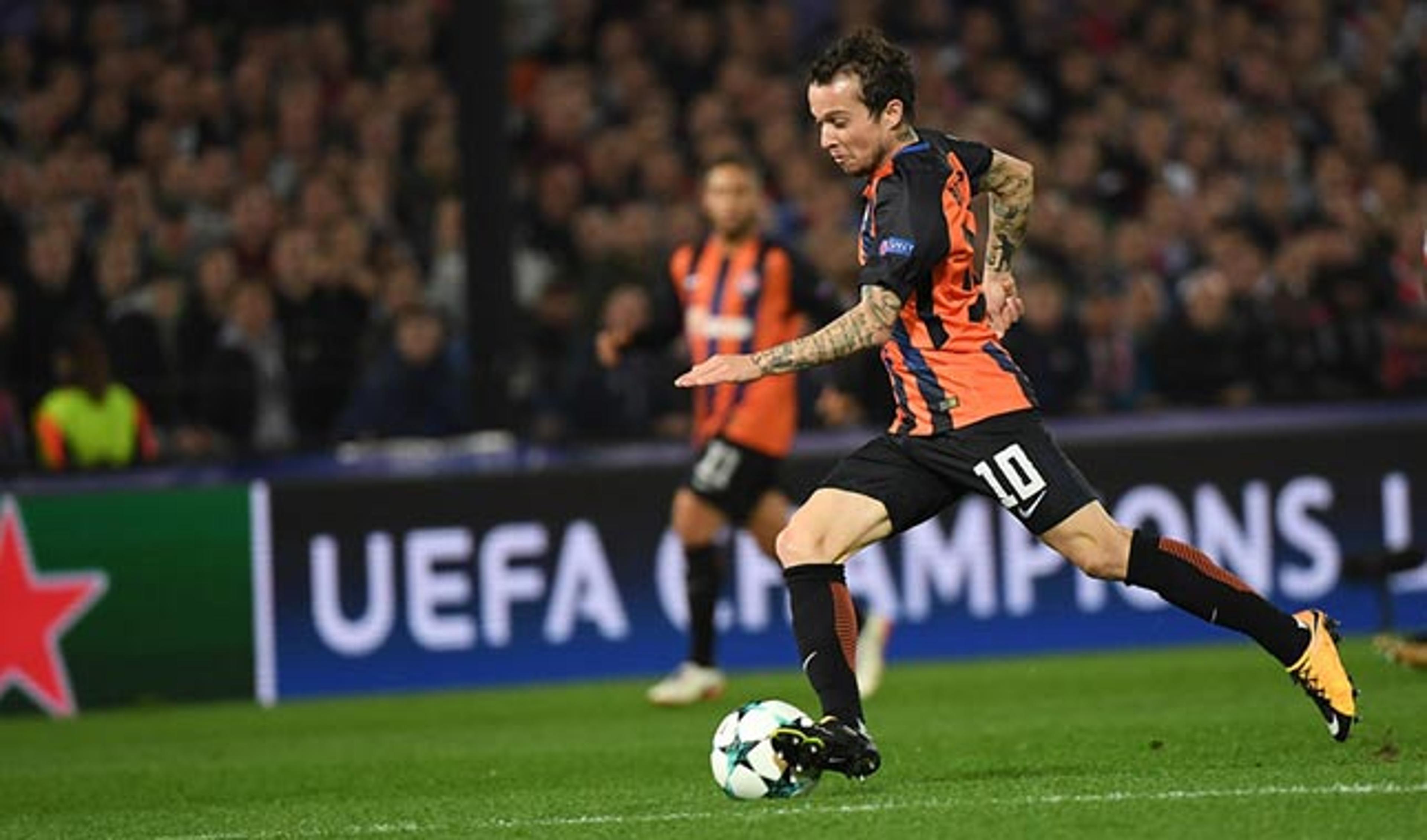 Bernard é eleito o melhor do mês pela segunda vez na temporada