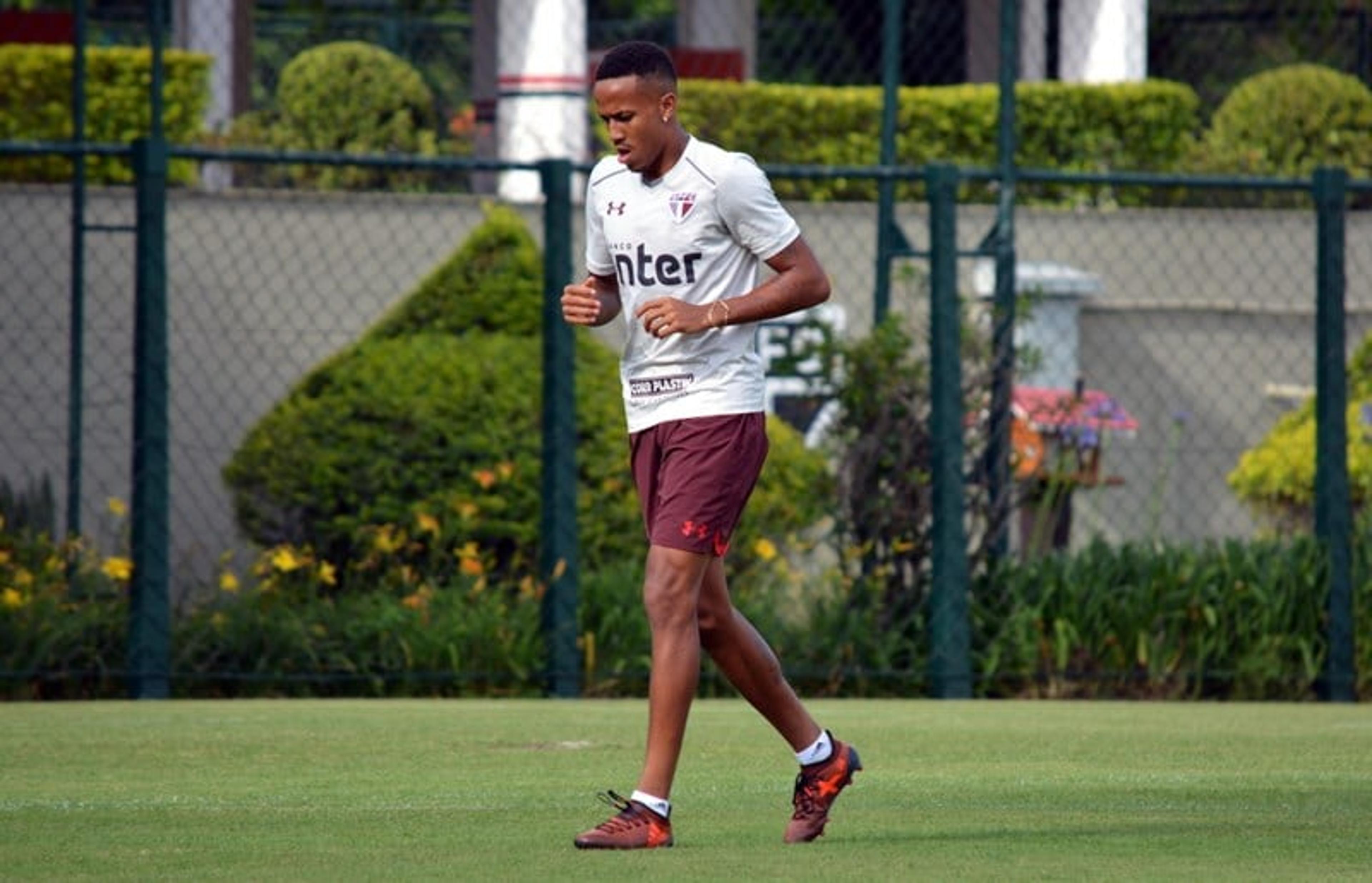 Militão inicia tratamento no campo, mas continua desfalcando São Paulo