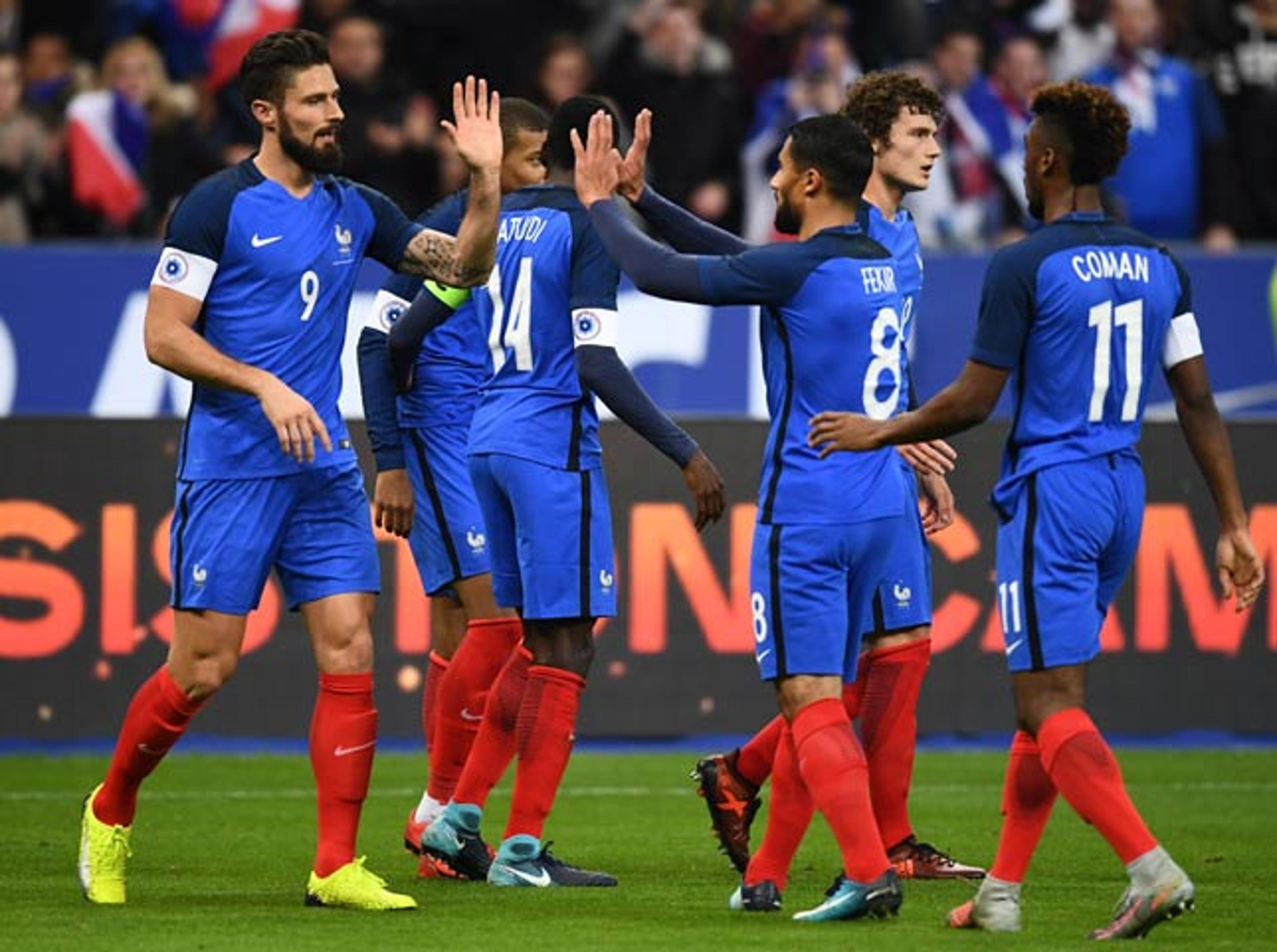 Com gols de Griezmann e Giroud, França vence País de Gales