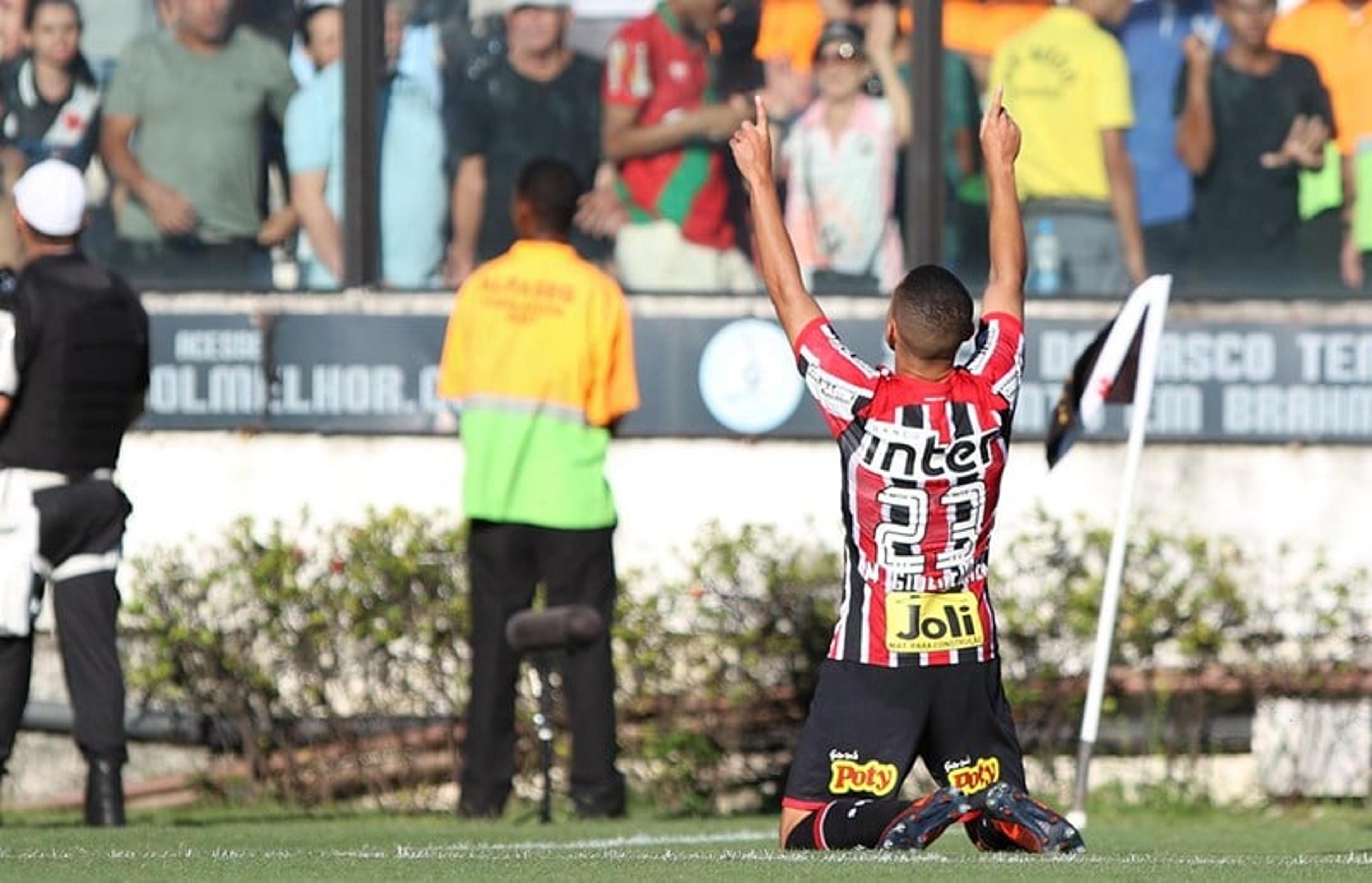 Marcos Guilherme vê gol feito contra Vasco ‘na conta’ da comissão técnica