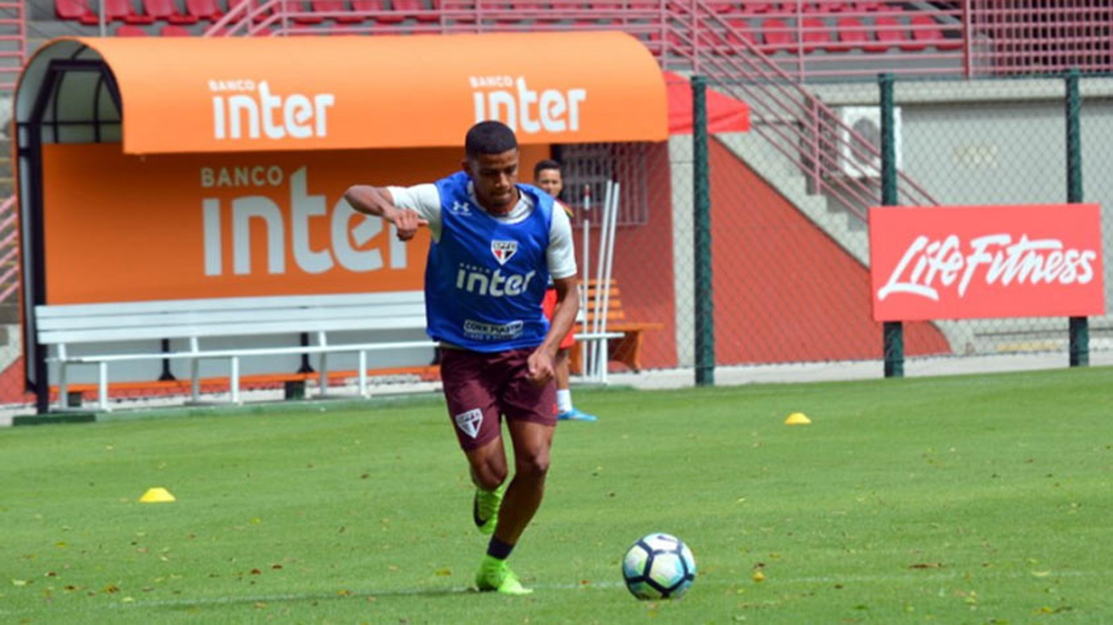 Hernanes, Lucas Fernandes e Pratto seguem sem treinar no São Paulo