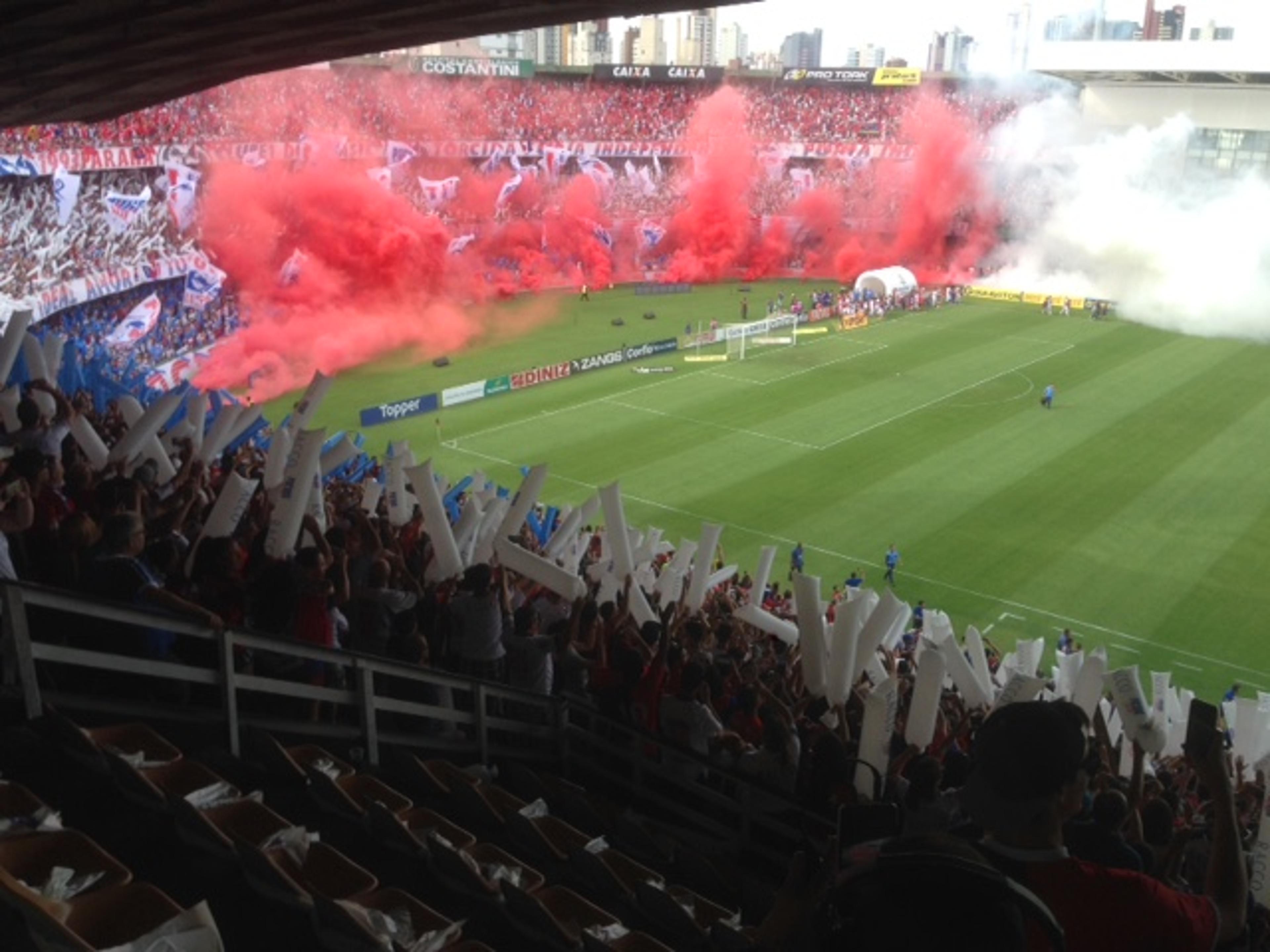 Em clima de festa, Paraná empata contra o Boa Esporte com Couto Pereira lotado