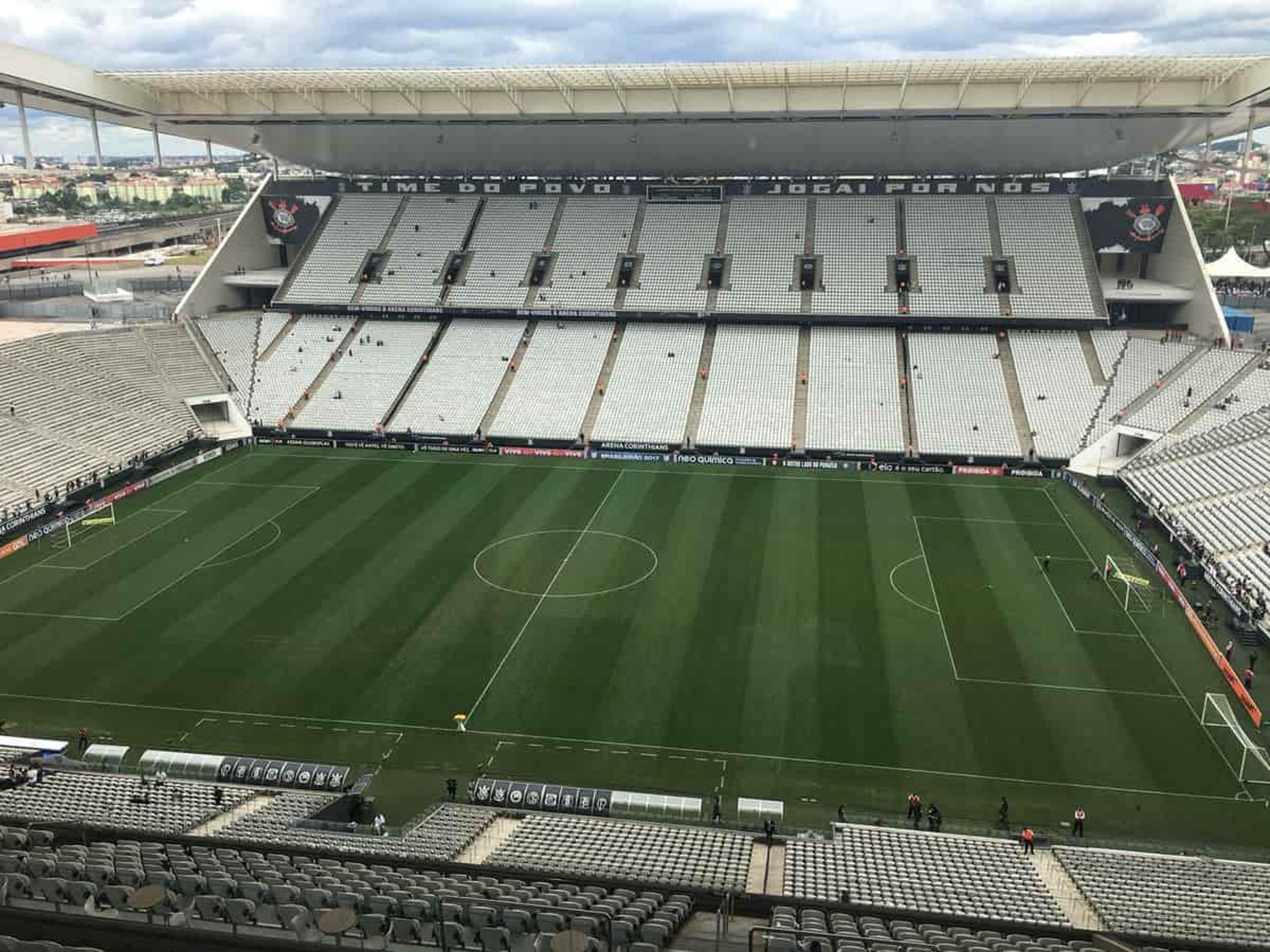 Corinthians fará replantio e coloca gramado da Arena à venda