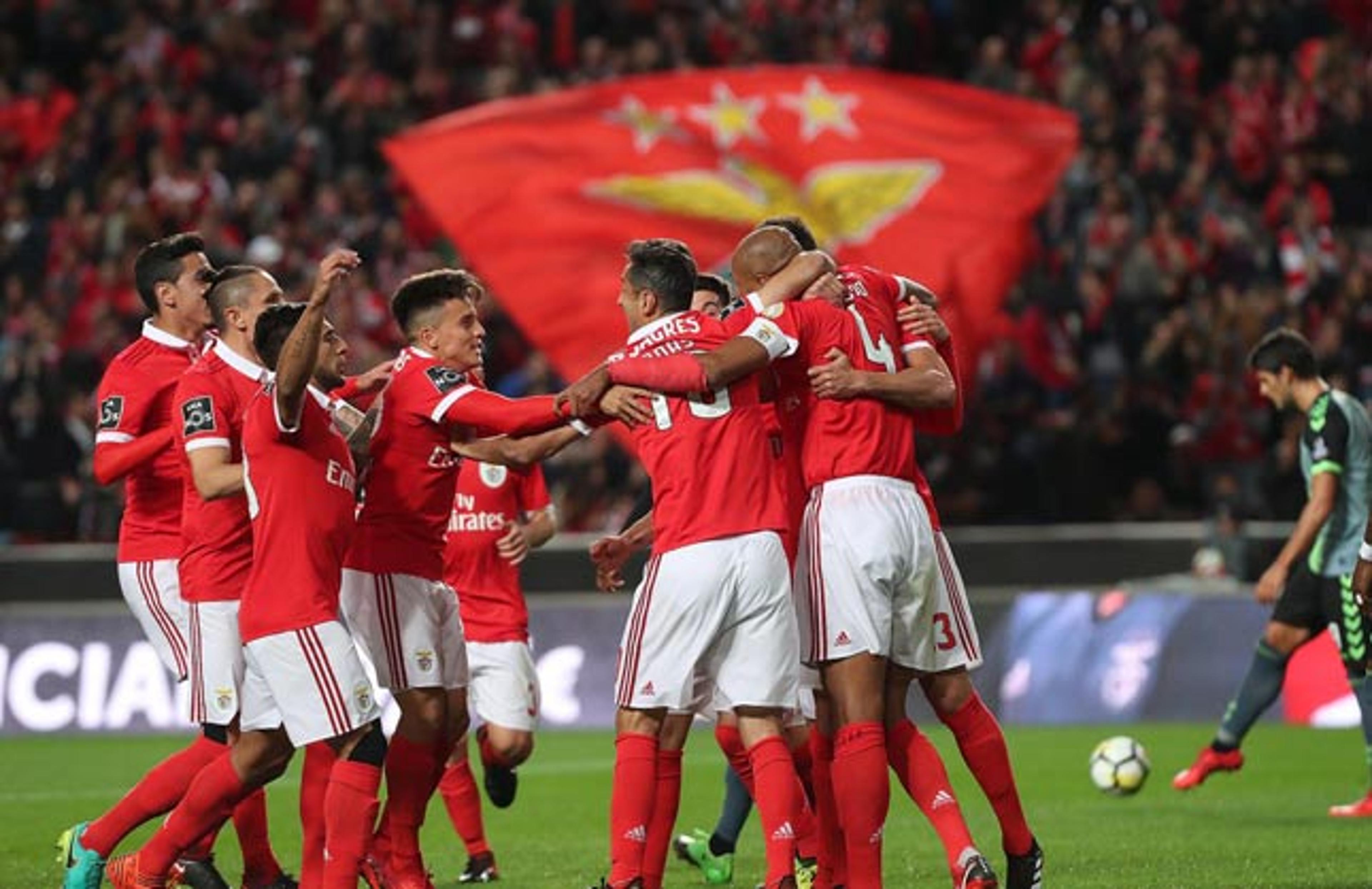 Jonas e Luisão marcam, e Benfica massacra o Vitória de Setúbal