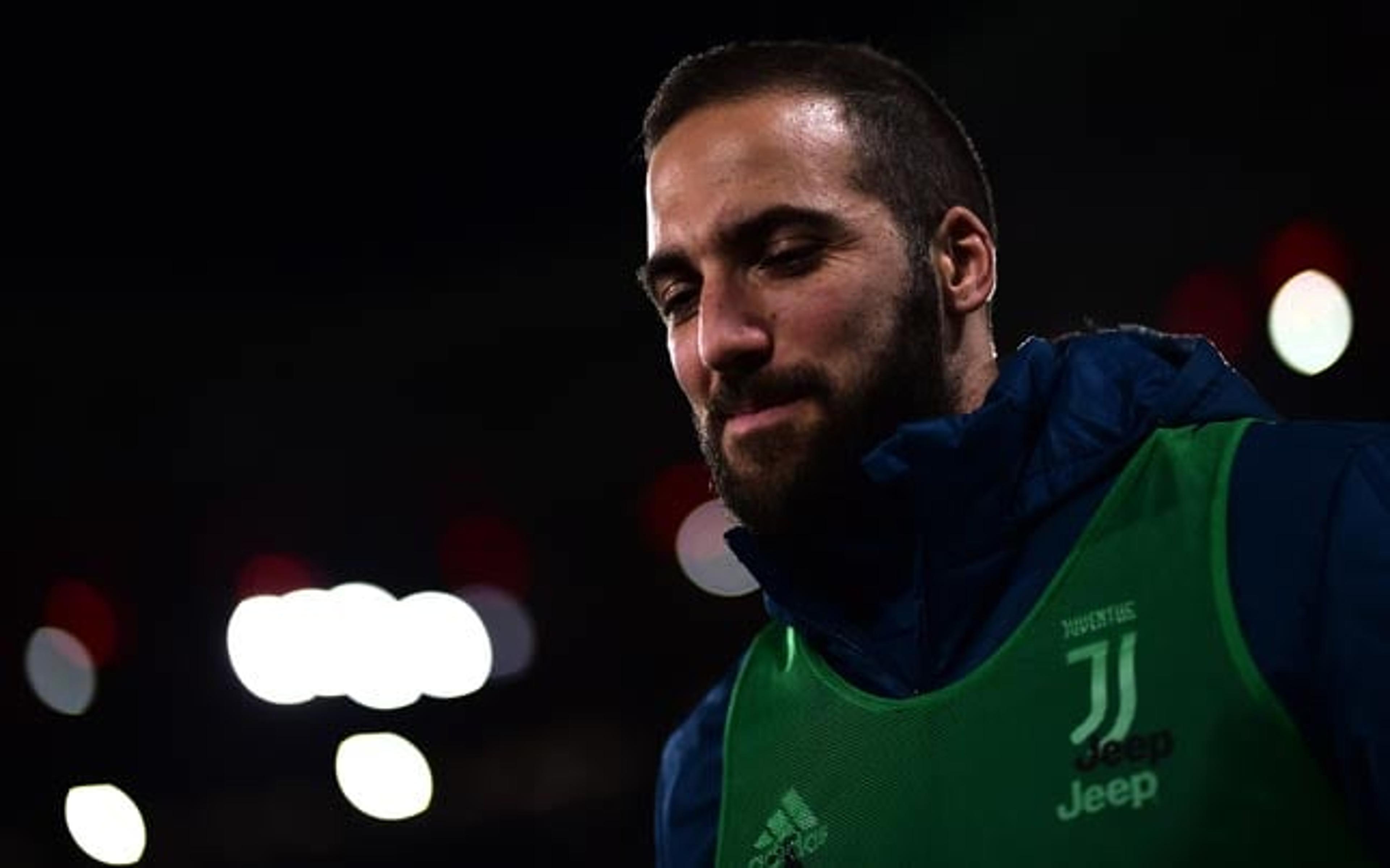 Com fratura na mão, Higuaín deve ser desfalque diante do Napoli