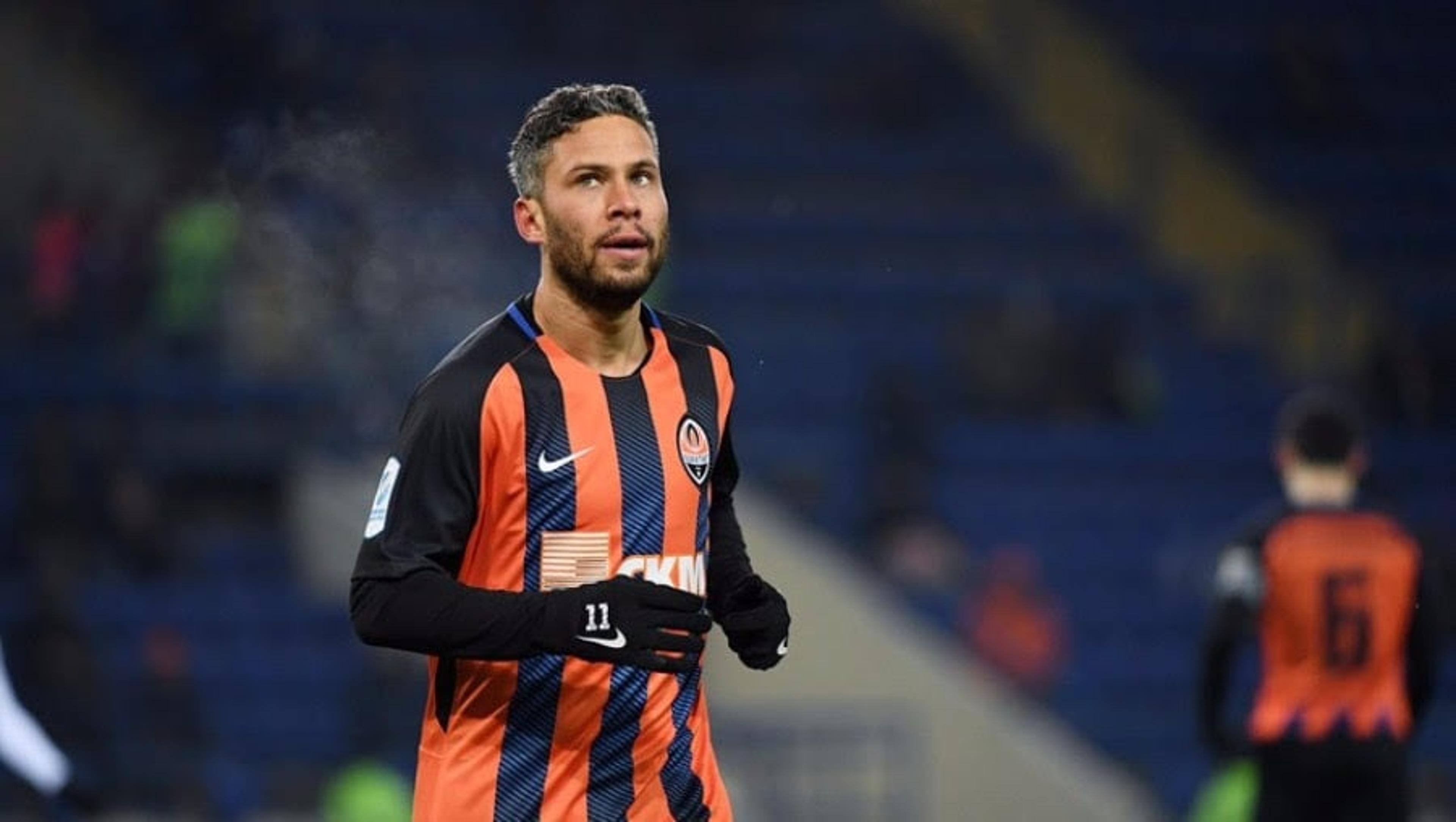 Marlos atinge marca em vitória do Shakhtar; Bernard anota de falta