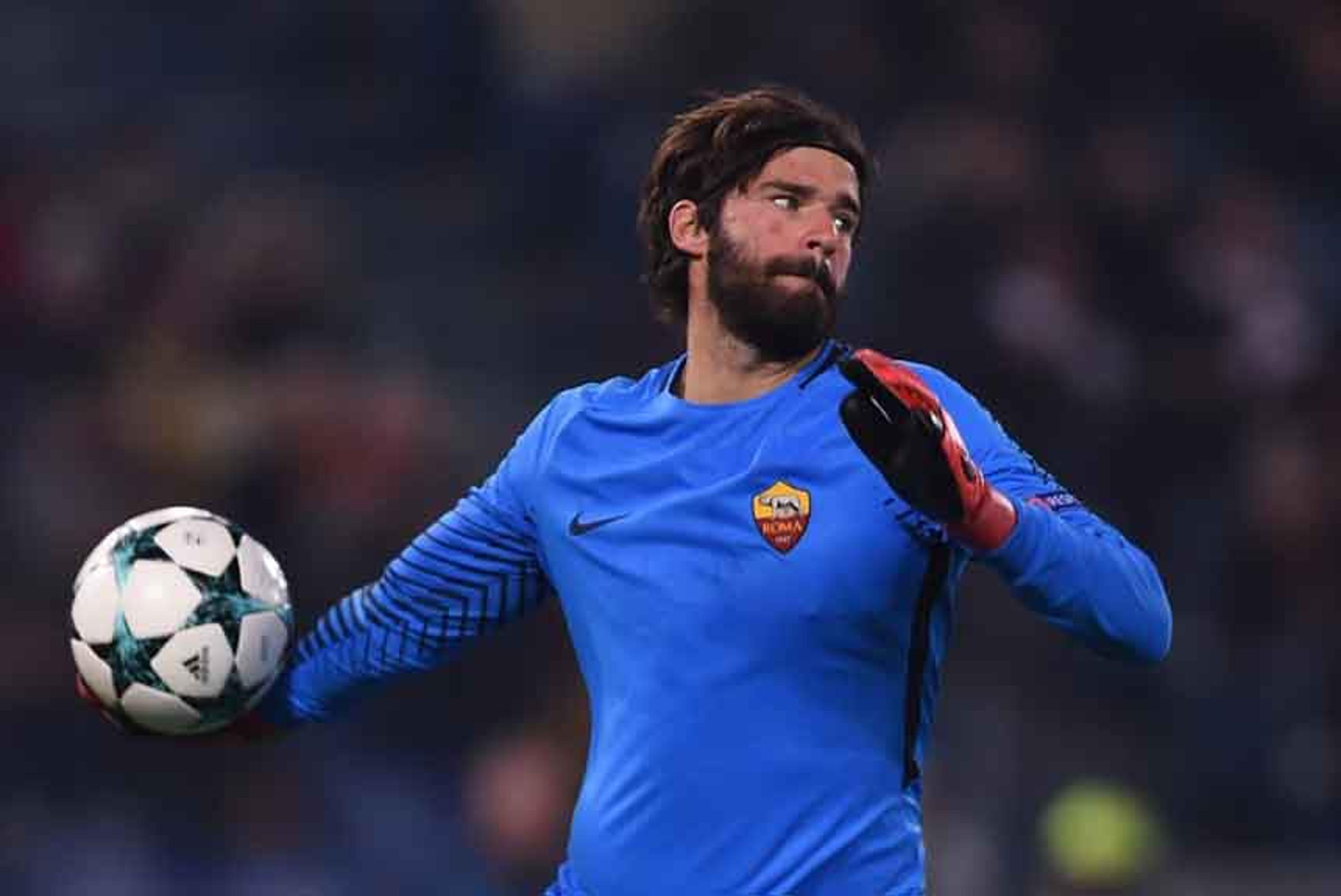 Com Liverpool e Monaco de olho, Roma quer renovar com Alisson