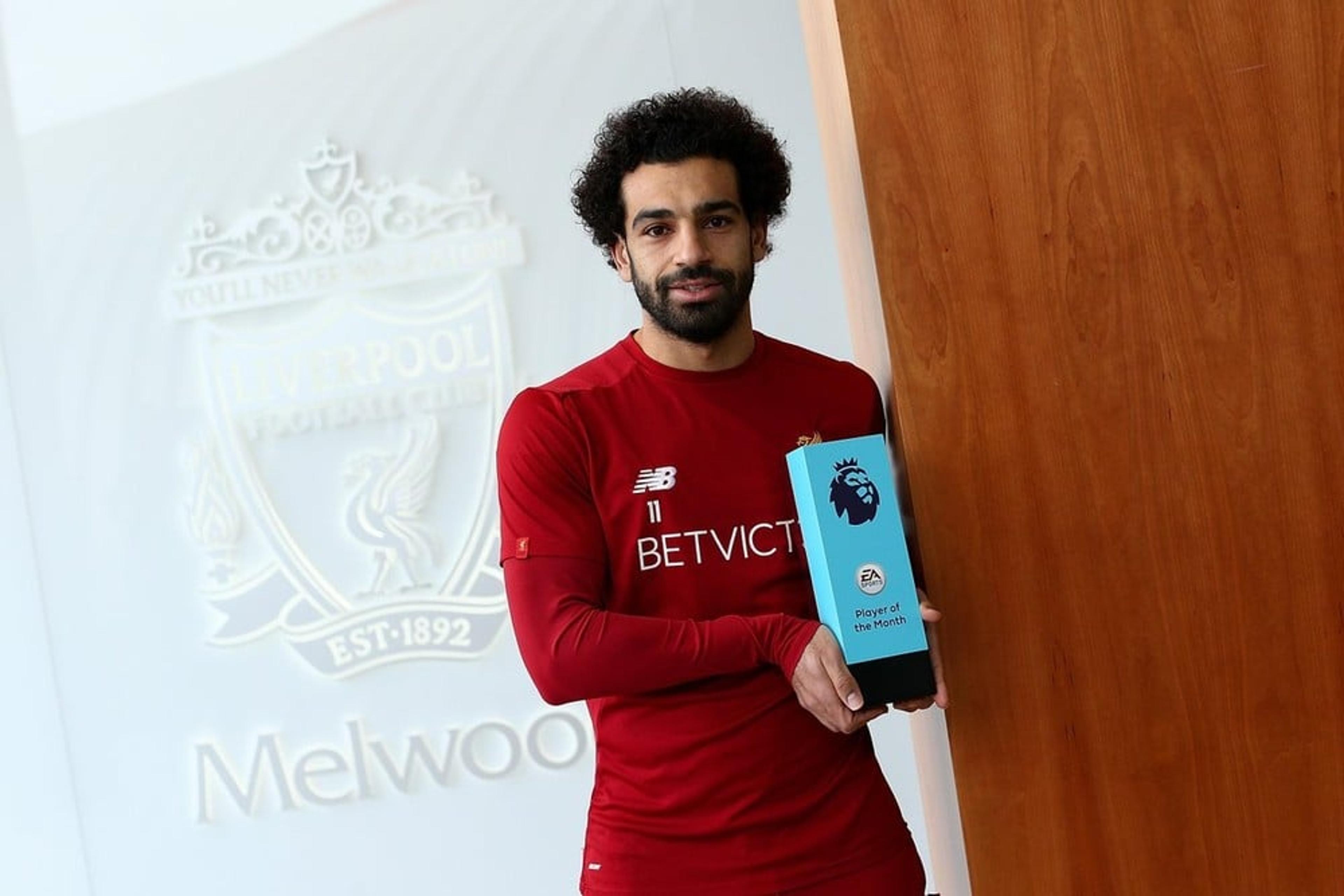 Salah e Guardiola recebem prêmio do mês na Premier League