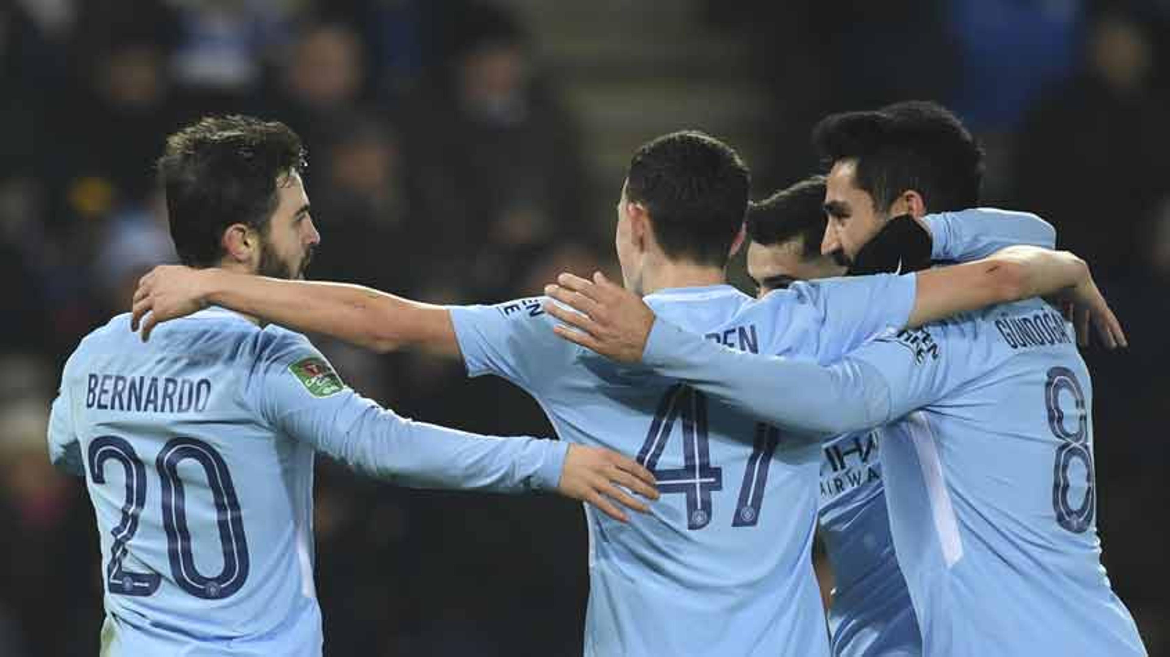 City leva gol no fim, mas vence o Leicester nos pênaltis e avança às semifinais