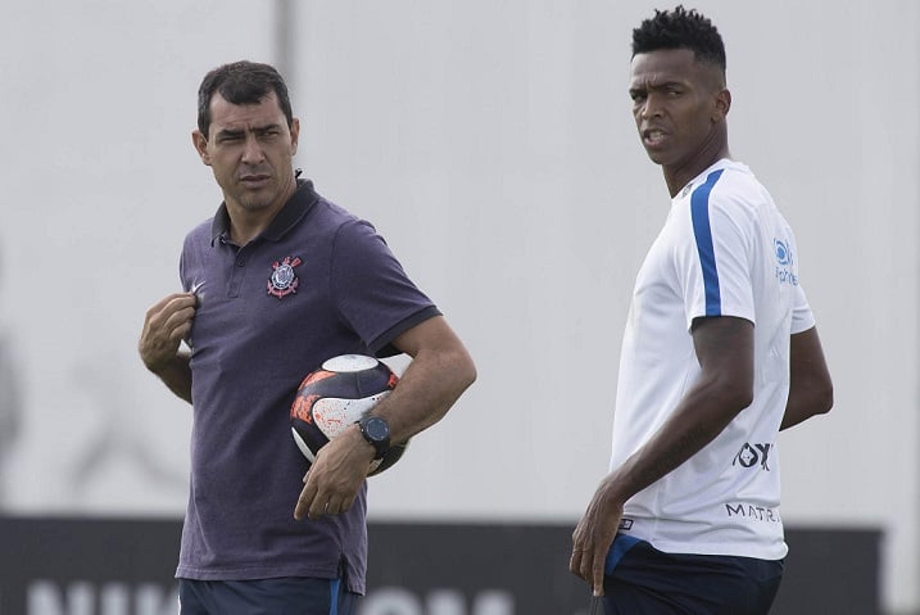 Órfão de Jô, Corinthians ‘acende vela’ para encontrar novo centroavante