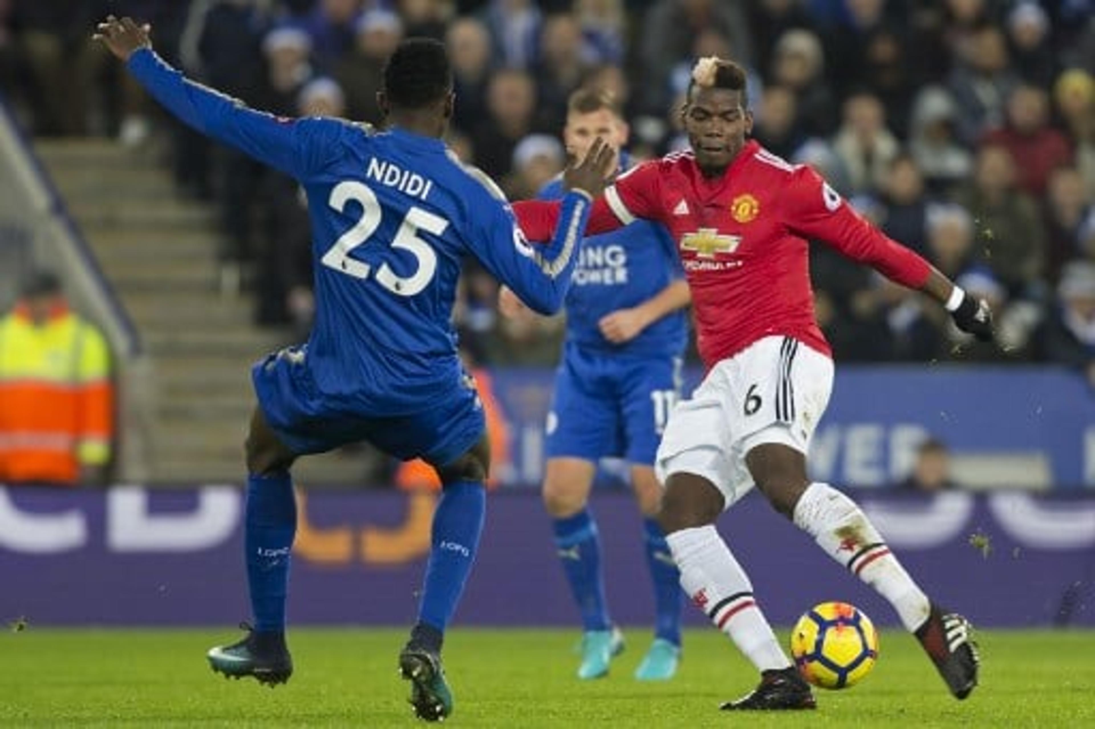 Manchester United vira, mas cede o empate contra o Leicester