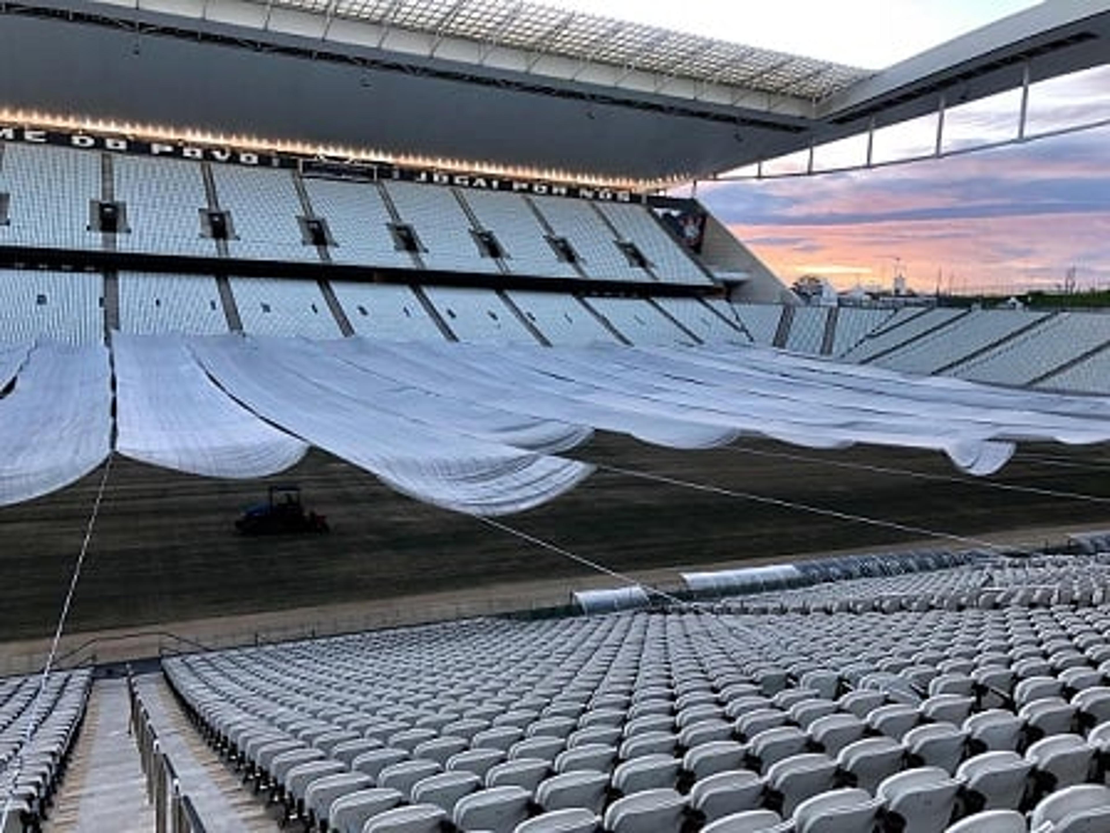 Renovação do gramado da Arena Corinthians conclui mais uma etapa