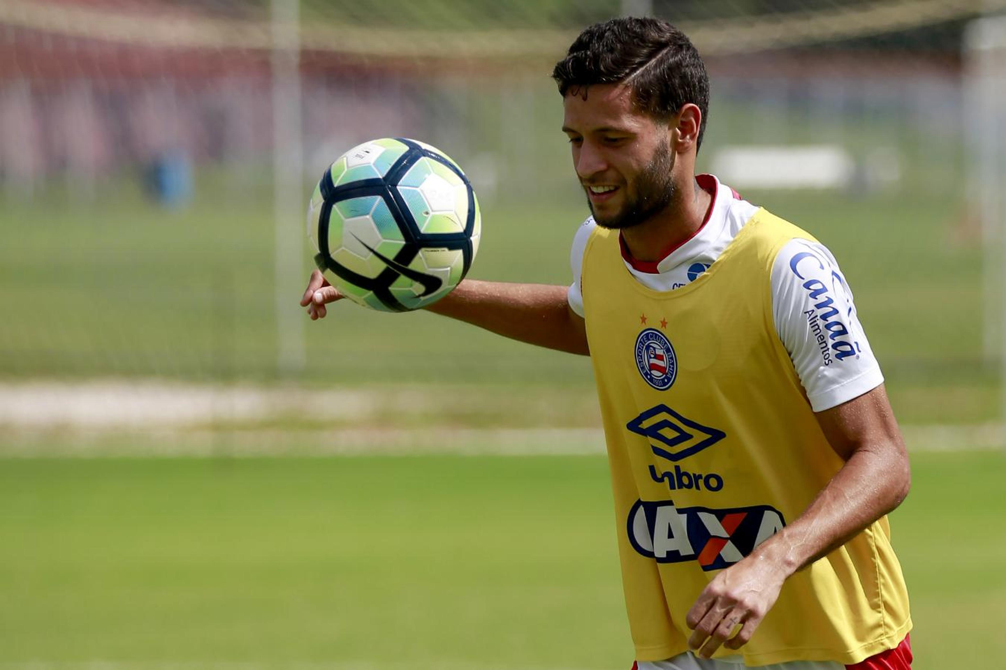 Corinthians tenta contornar atrito para anunciar Juninho Capixaba