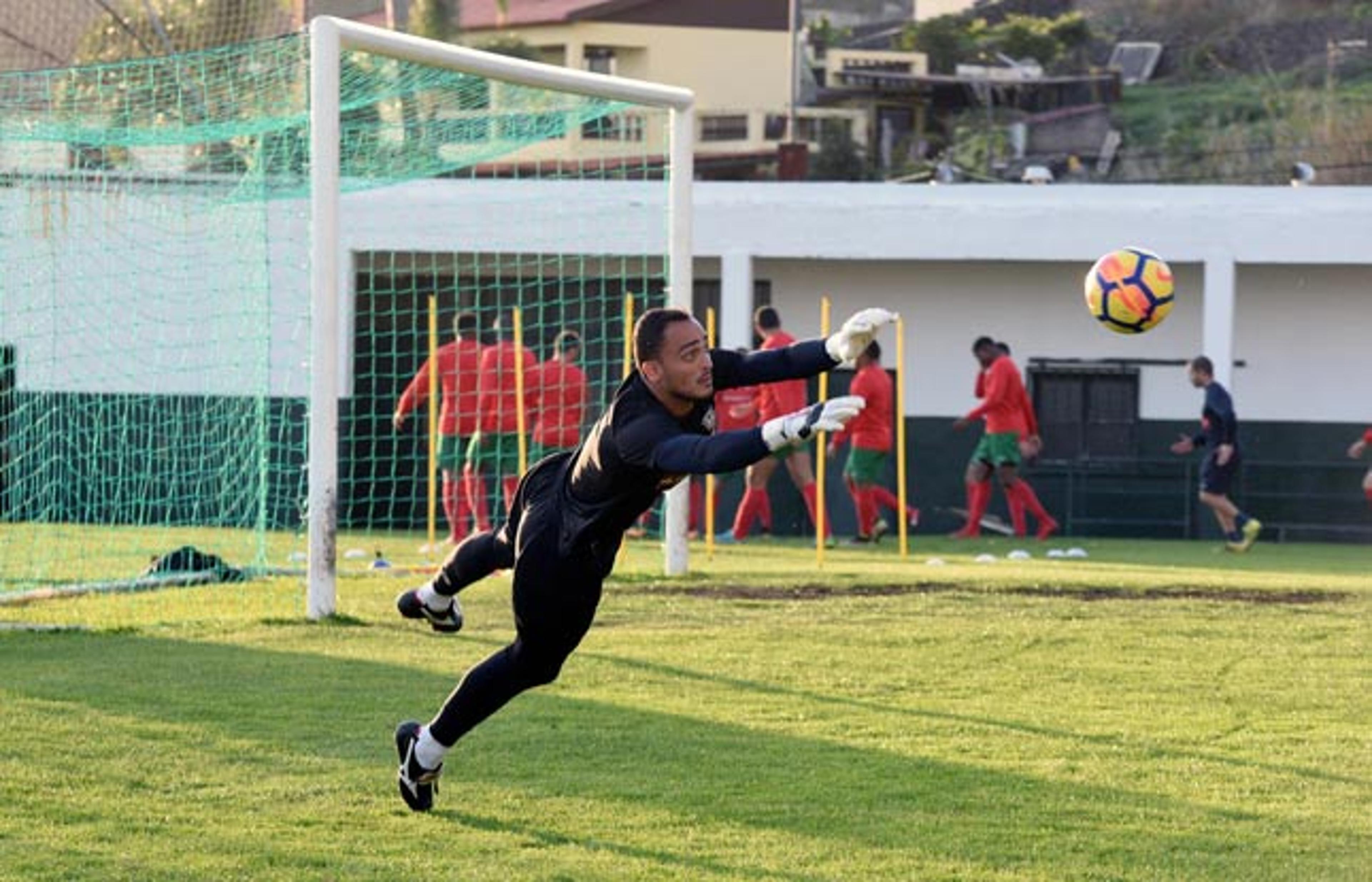 Goleiro brasileiro quer surpreender Sporting, vice-líder do Português