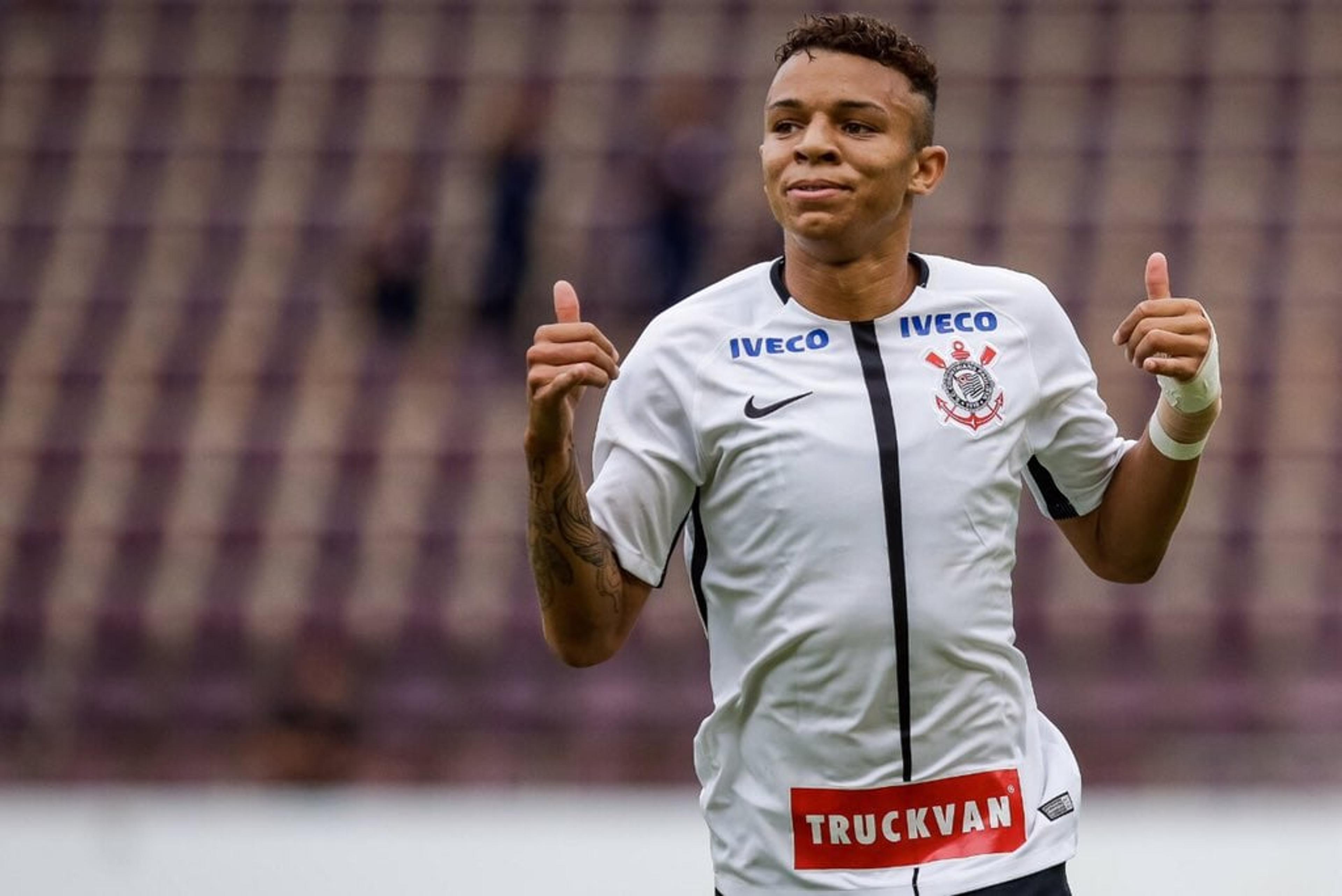 Estreante, Rafael Bilu vibra com gol pelo Corinthians na Copinha